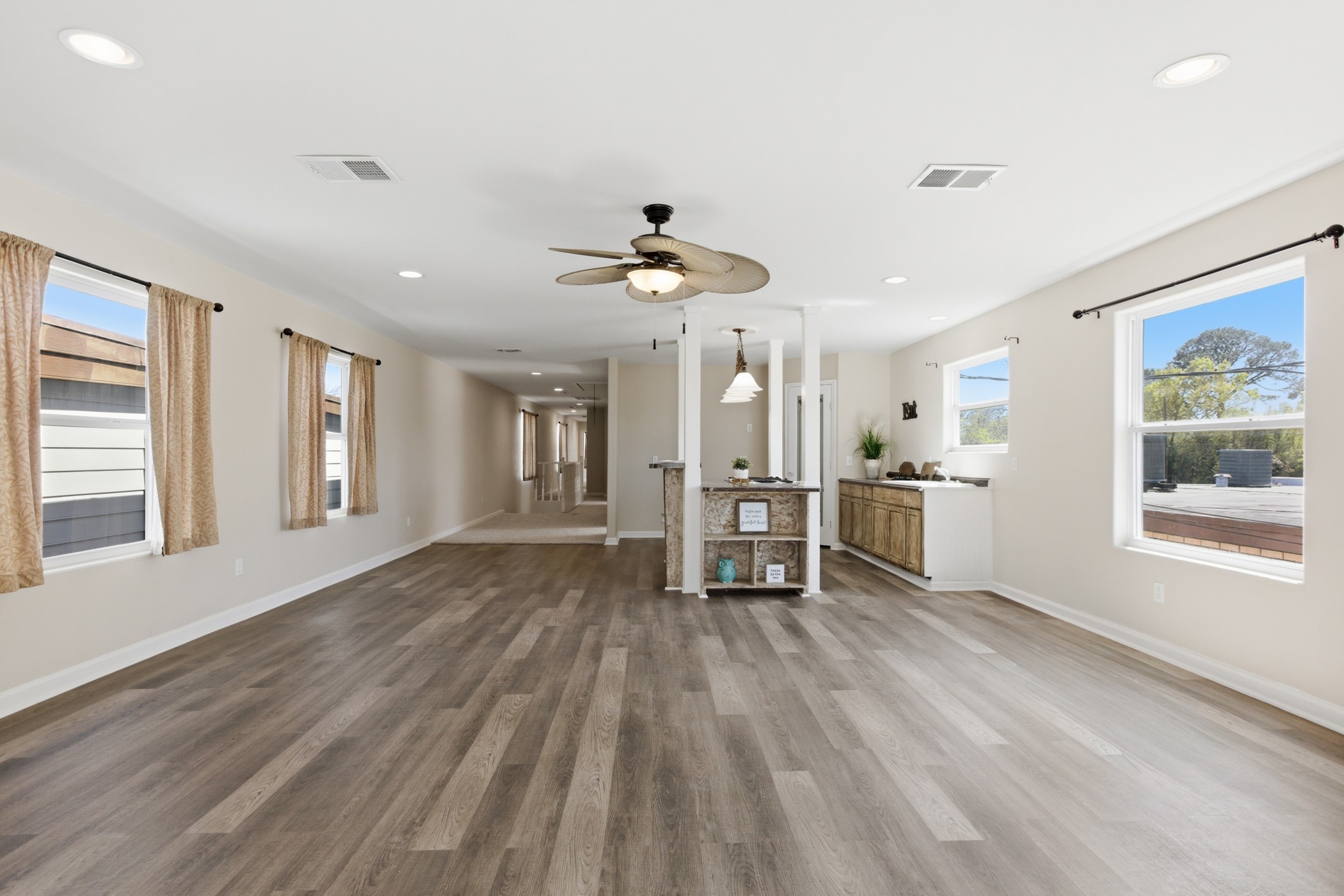 313 Grand Avenue, Bacliff, TX 77518