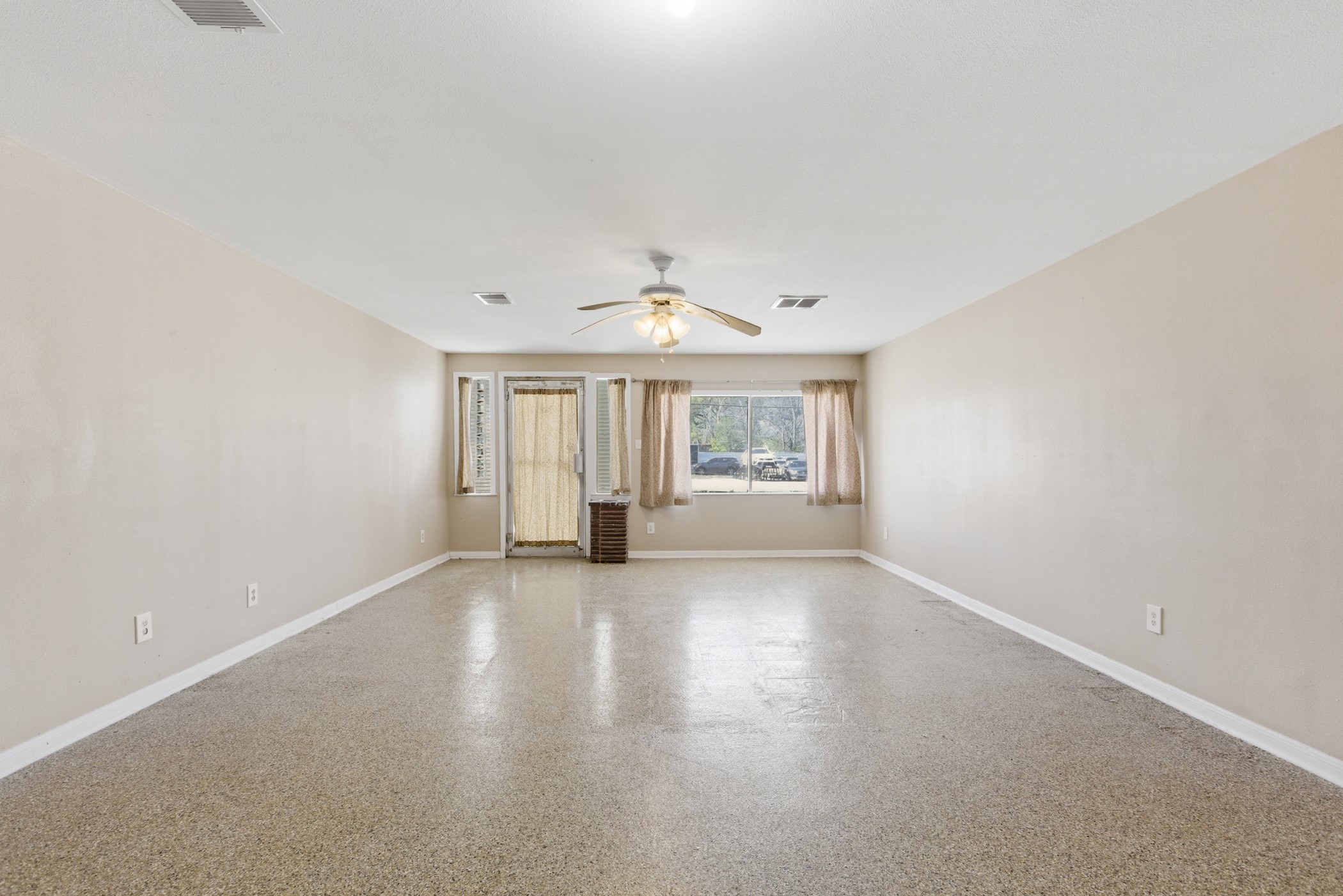 313 Grand Avenue, Bacliff, TX 77518