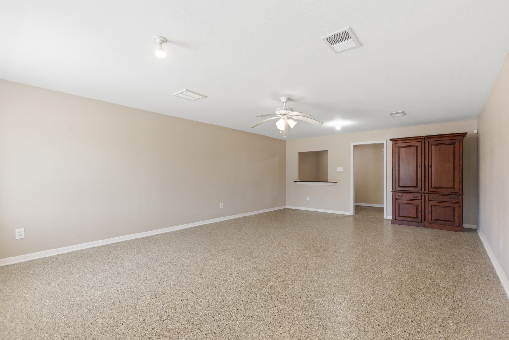 313 Grand Avenue, Bacliff, TX 77518