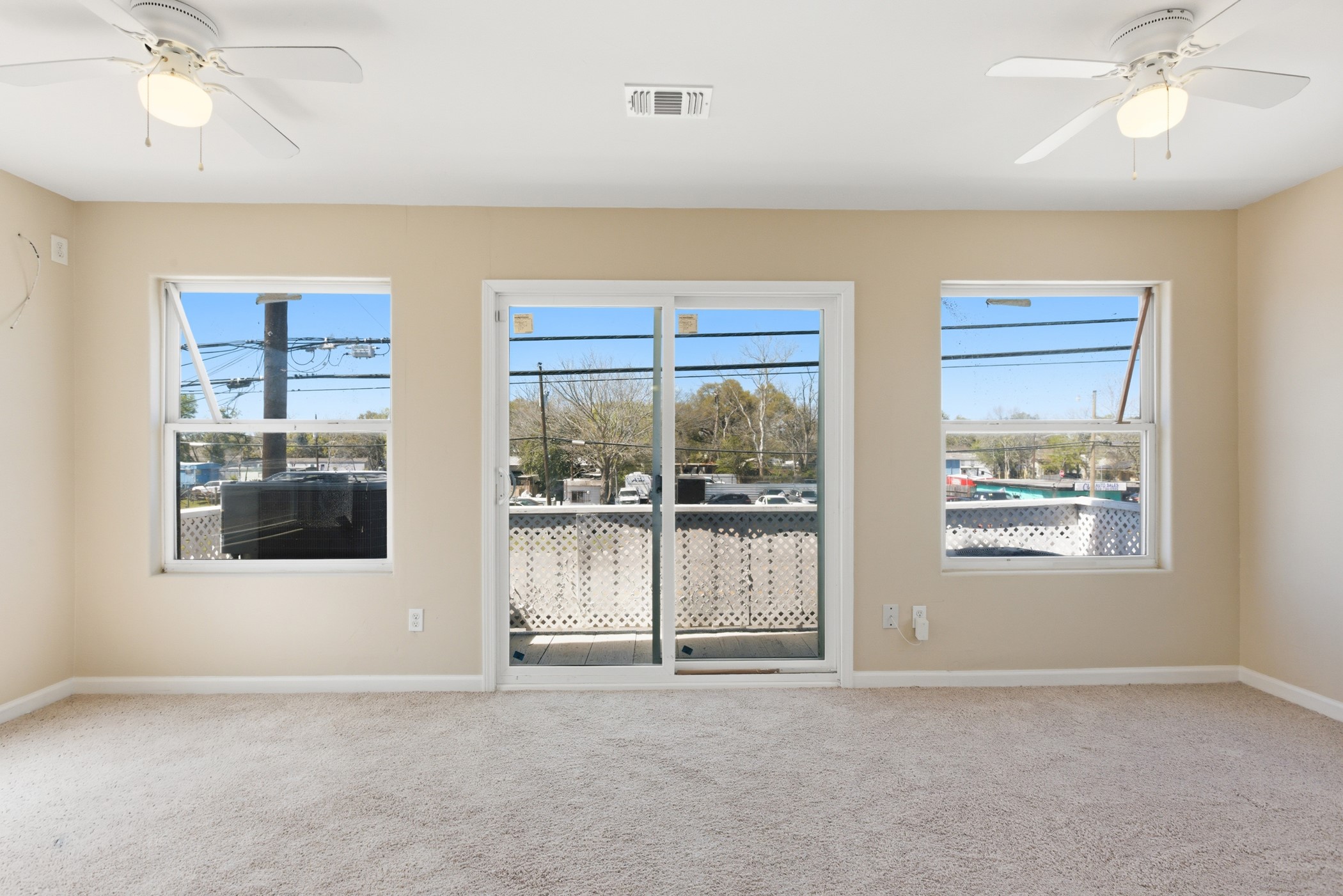 313 Grand Avenue, Bacliff, TX 77518