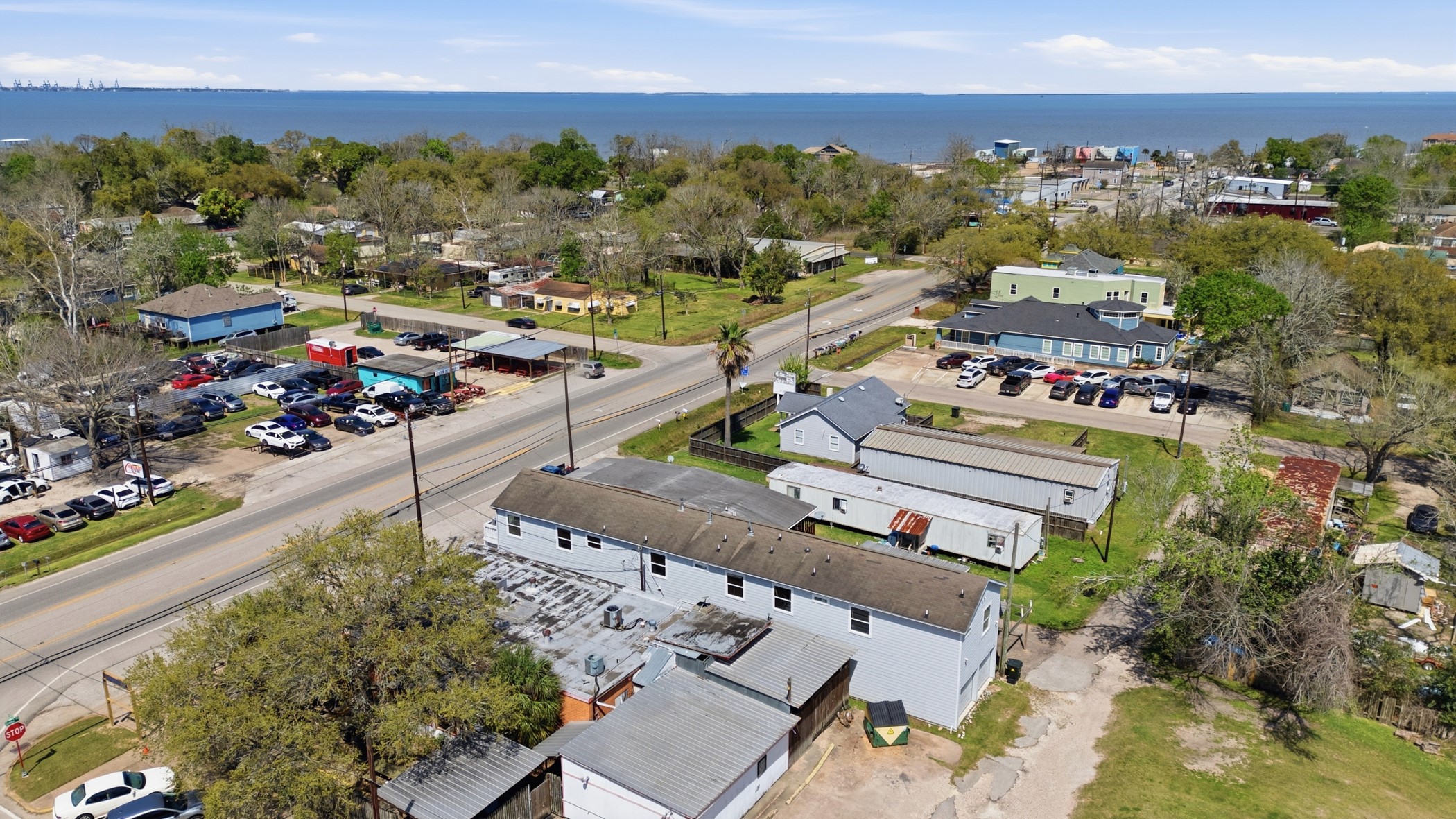 313 Grand Avenue, Bacliff, TX 77518