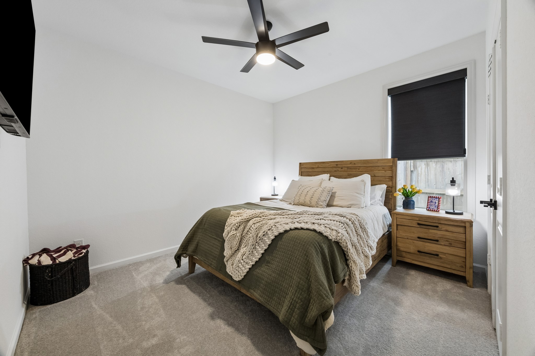 Secondary bedroom.