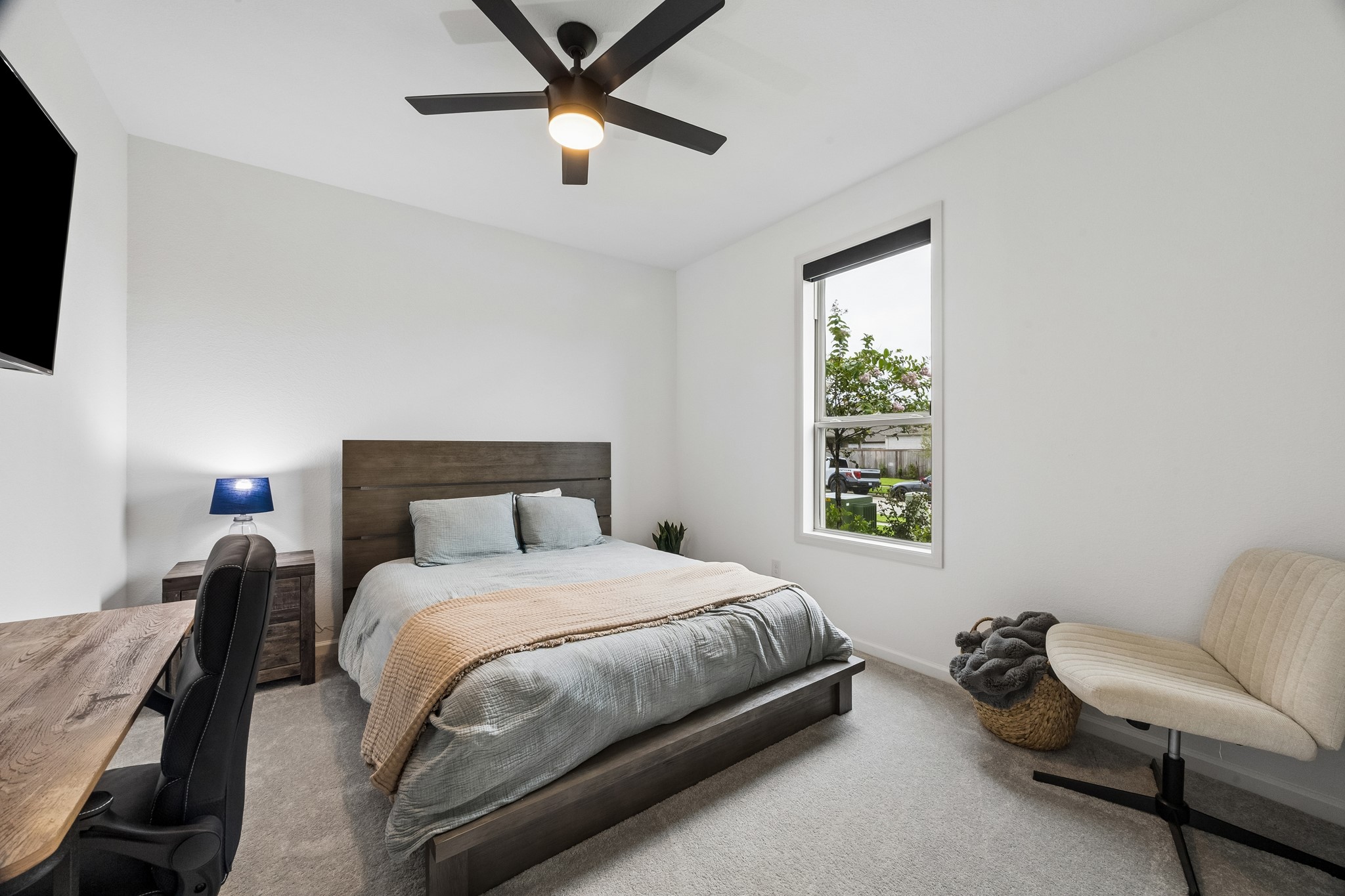 Secondary bedroom.