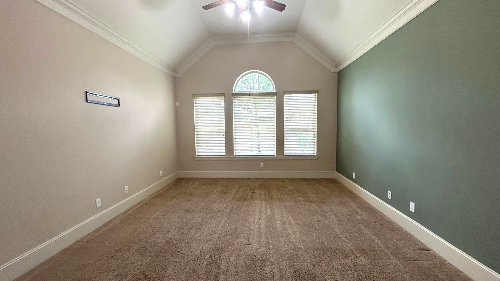 Nice size primary bedroom