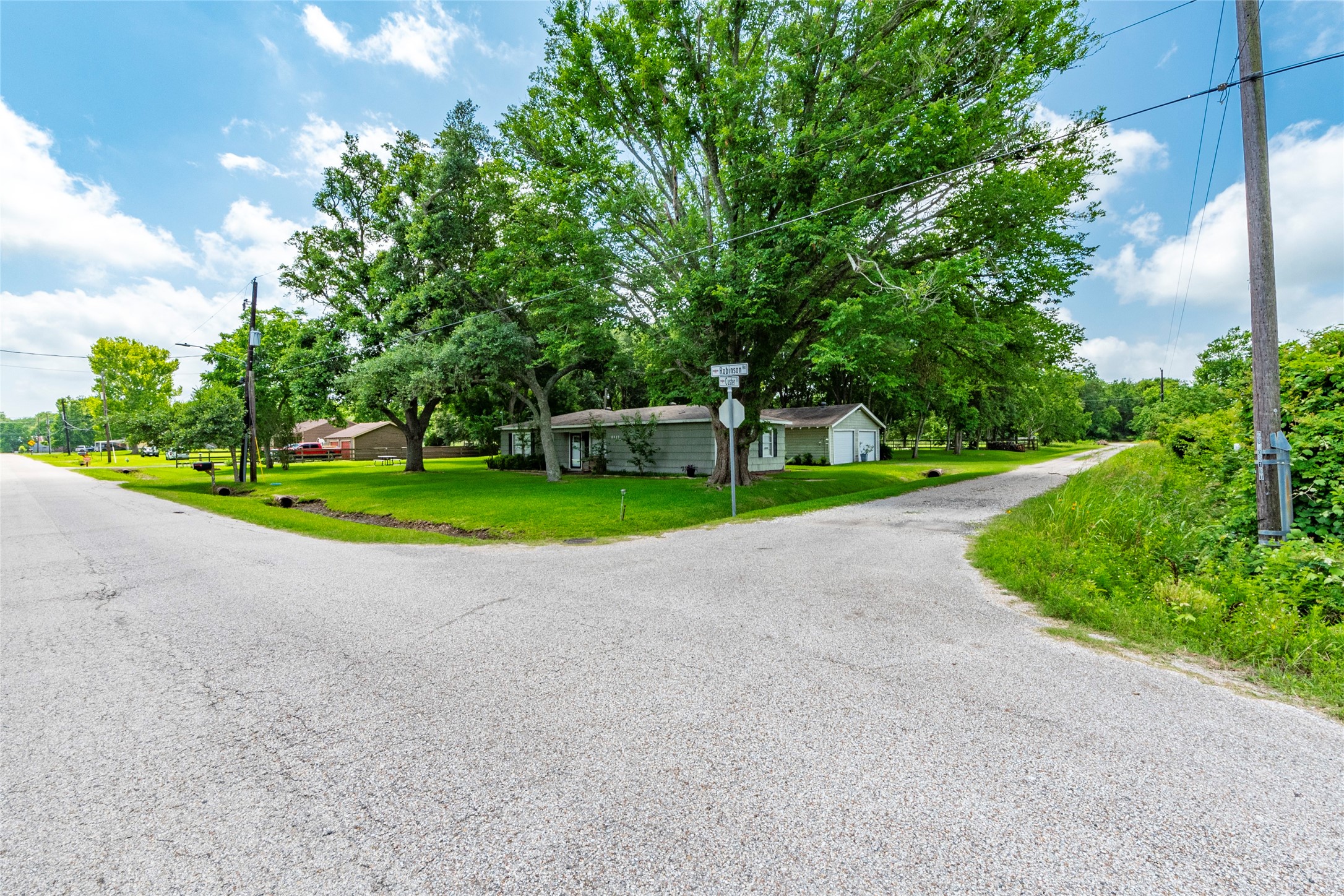 23 Custer, Hitchcock, TX 77563