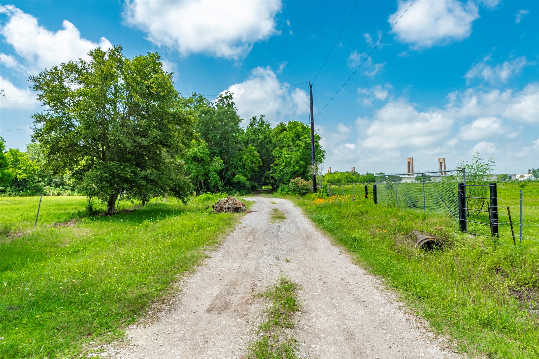 23 Custer, Hitchcock, TX 77563