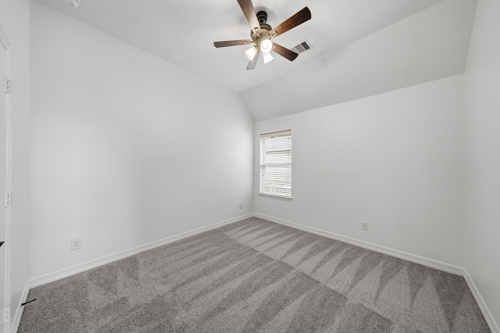 2/3 Secondary bedrooms