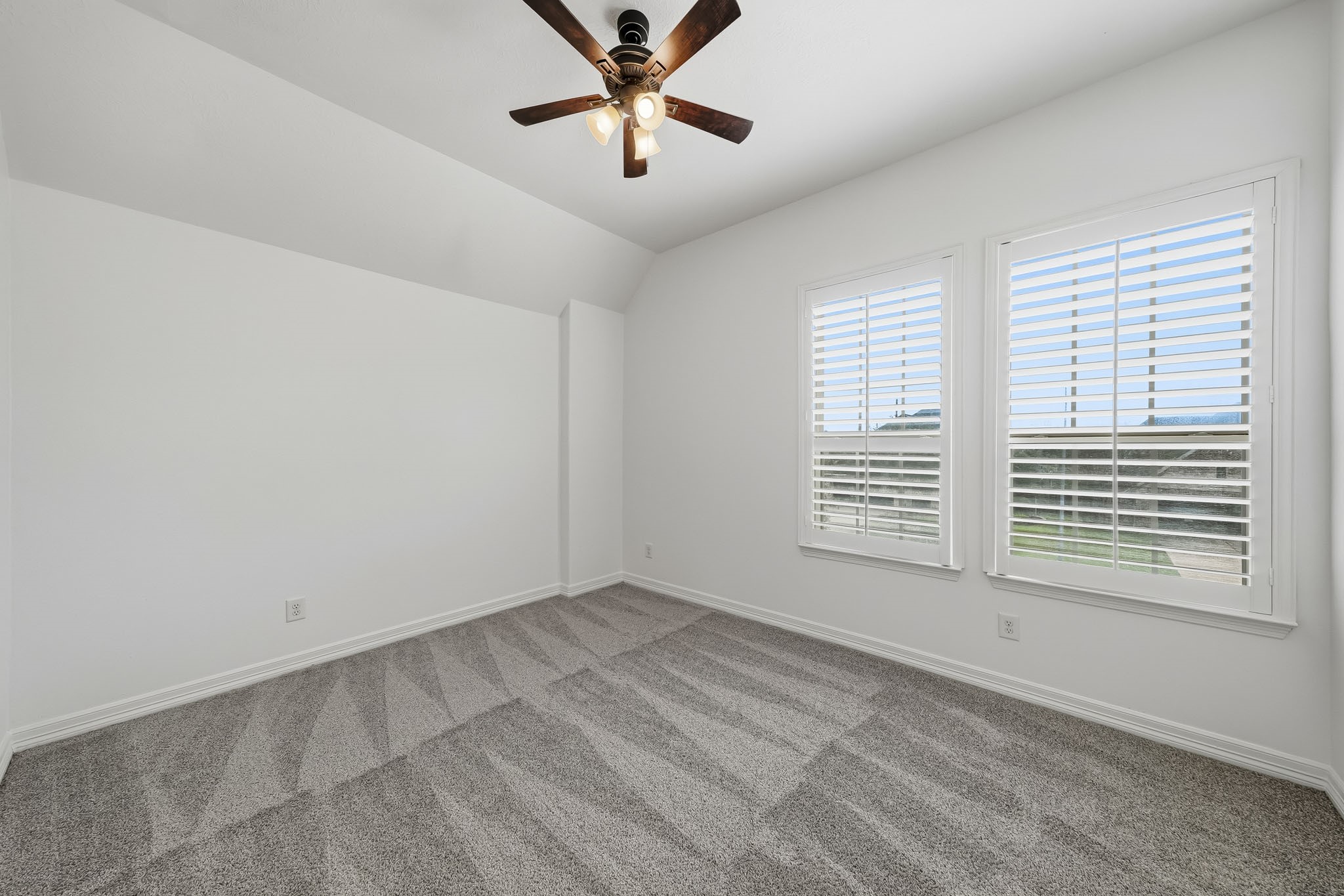 3/3 Secondary bedrooms