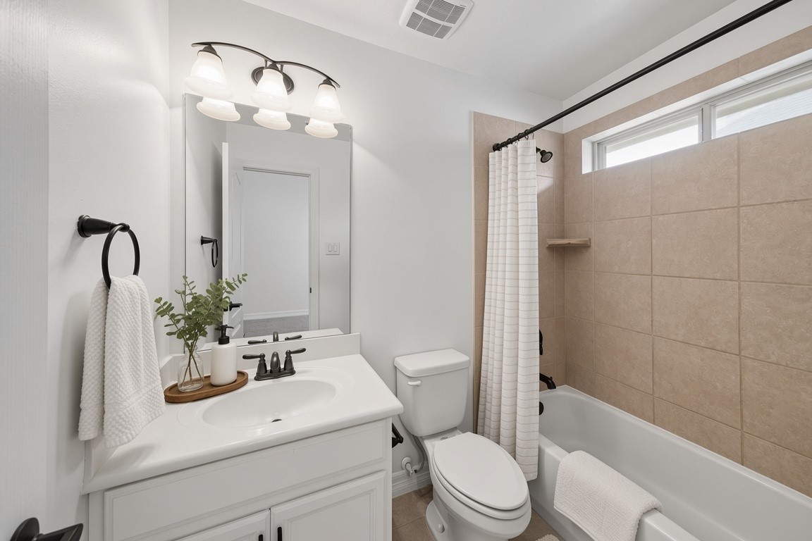 private en-suite secondary bathroom