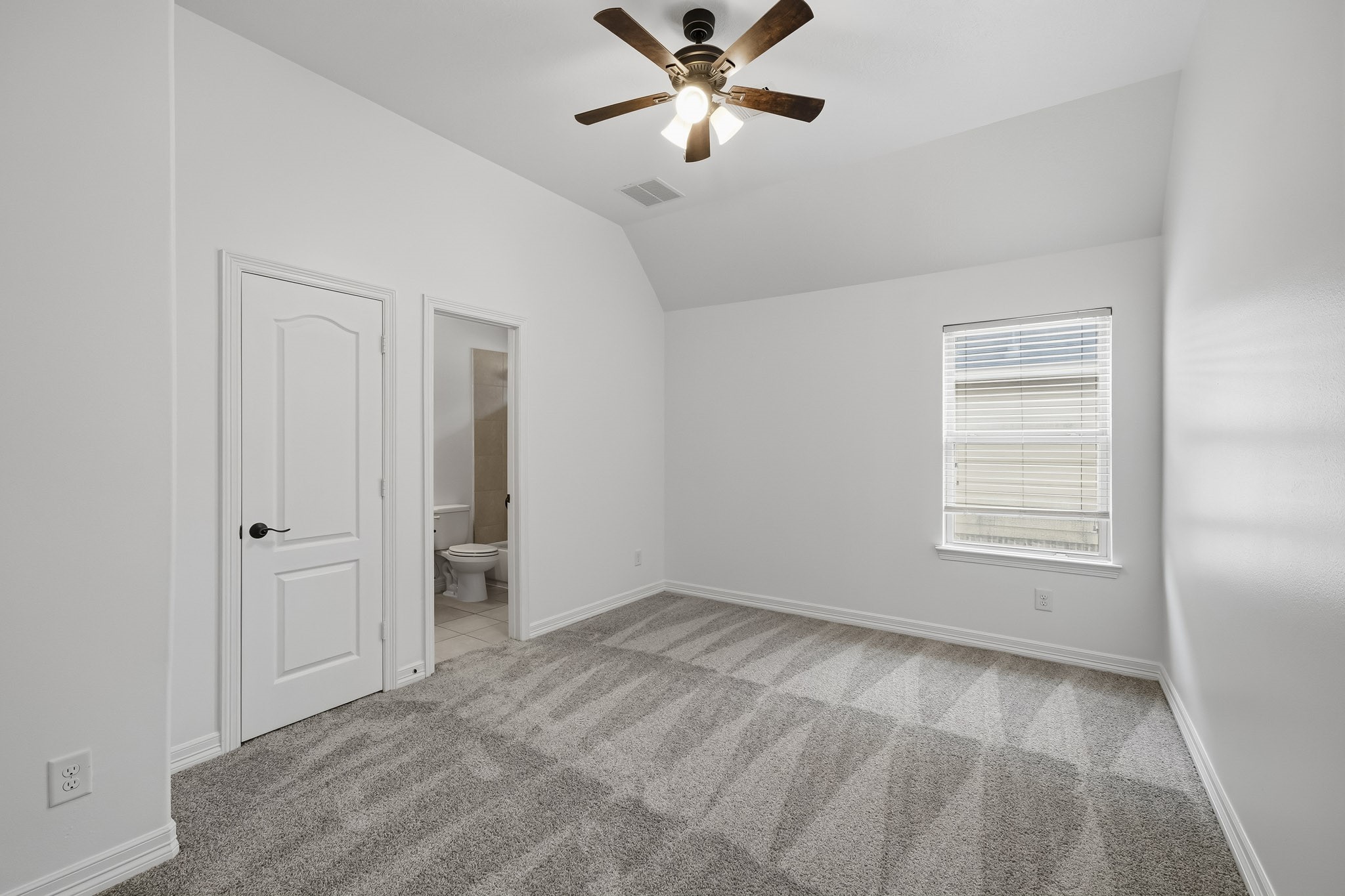 1/3 Secondary bedrooms