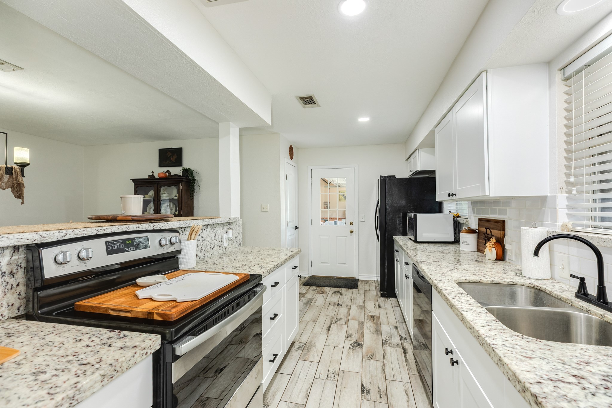 1510 Avenue B, Danbury, TX 77534