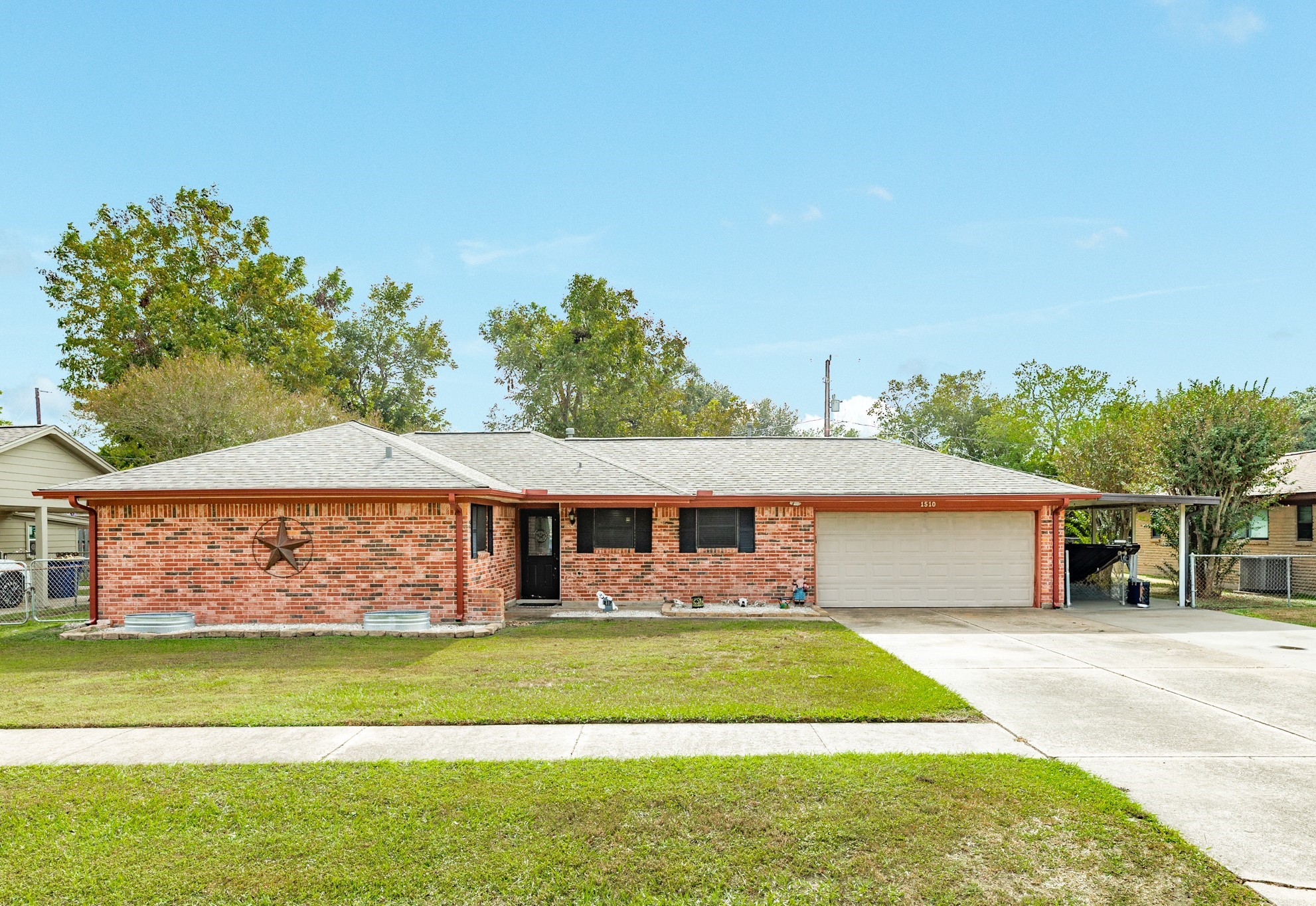 1510 Avenue B, Danbury, TX 77534