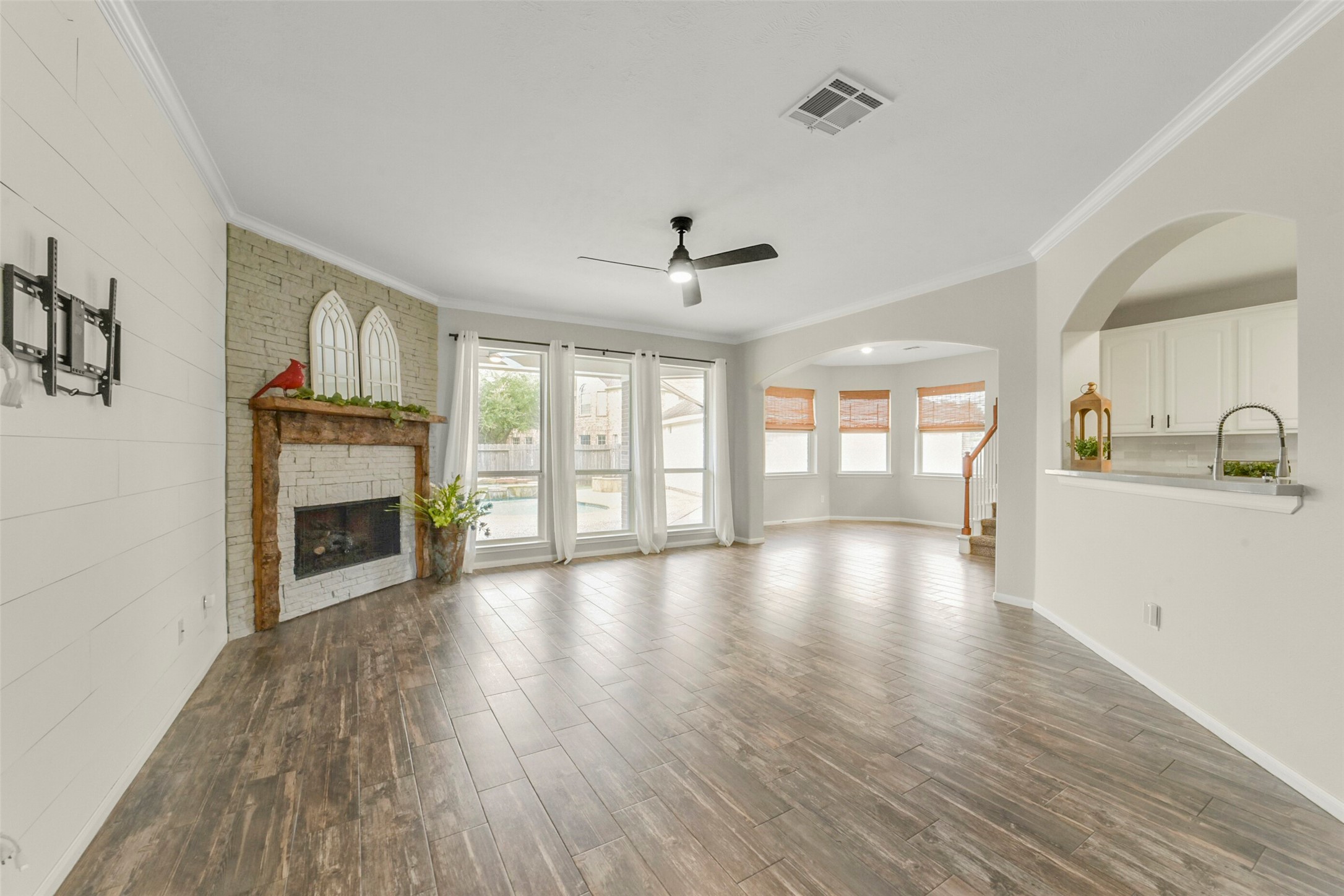 15730 Lake Loop Drive, Cypress, TX 77433