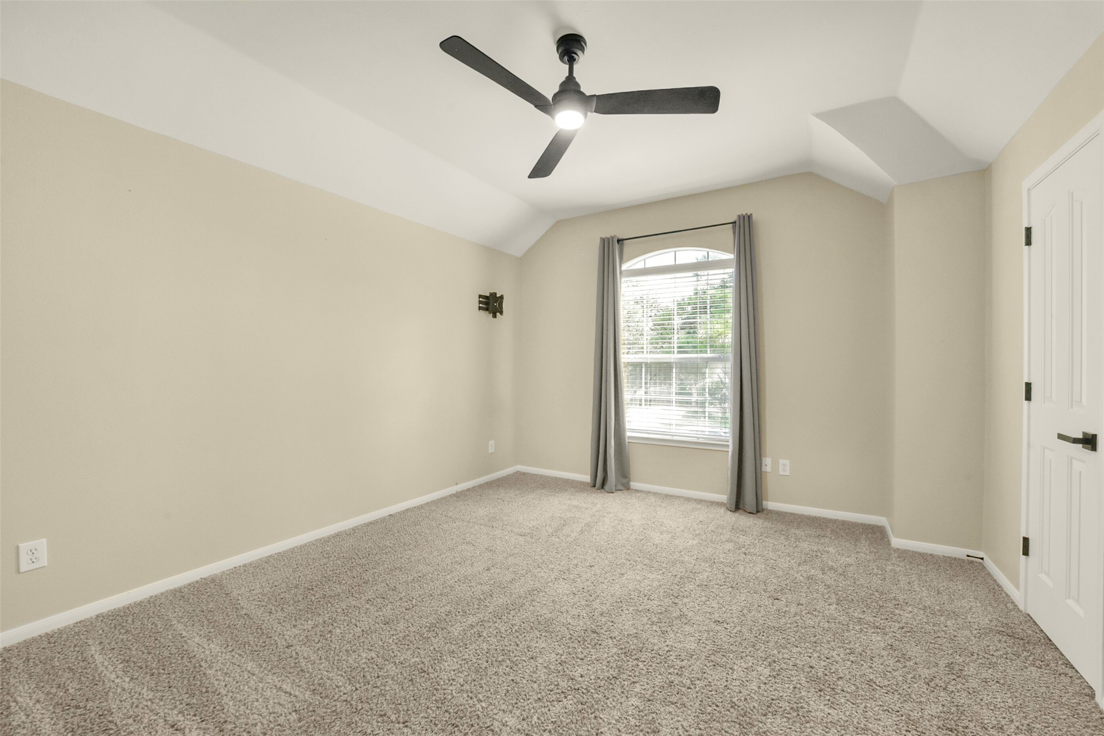 Guest bedroom 1