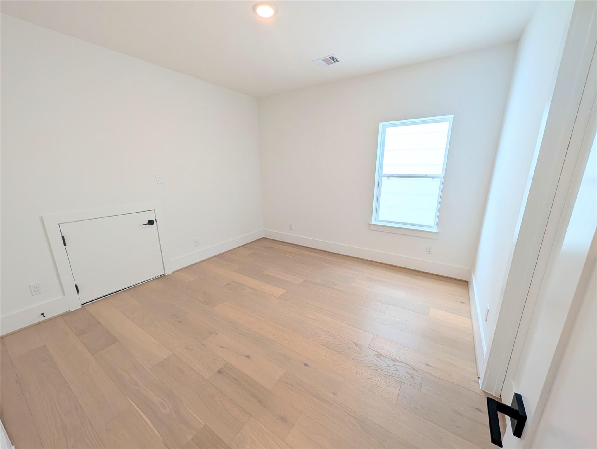 Generous fourth bedroom on 3rd floor with en-suite shared bathroom