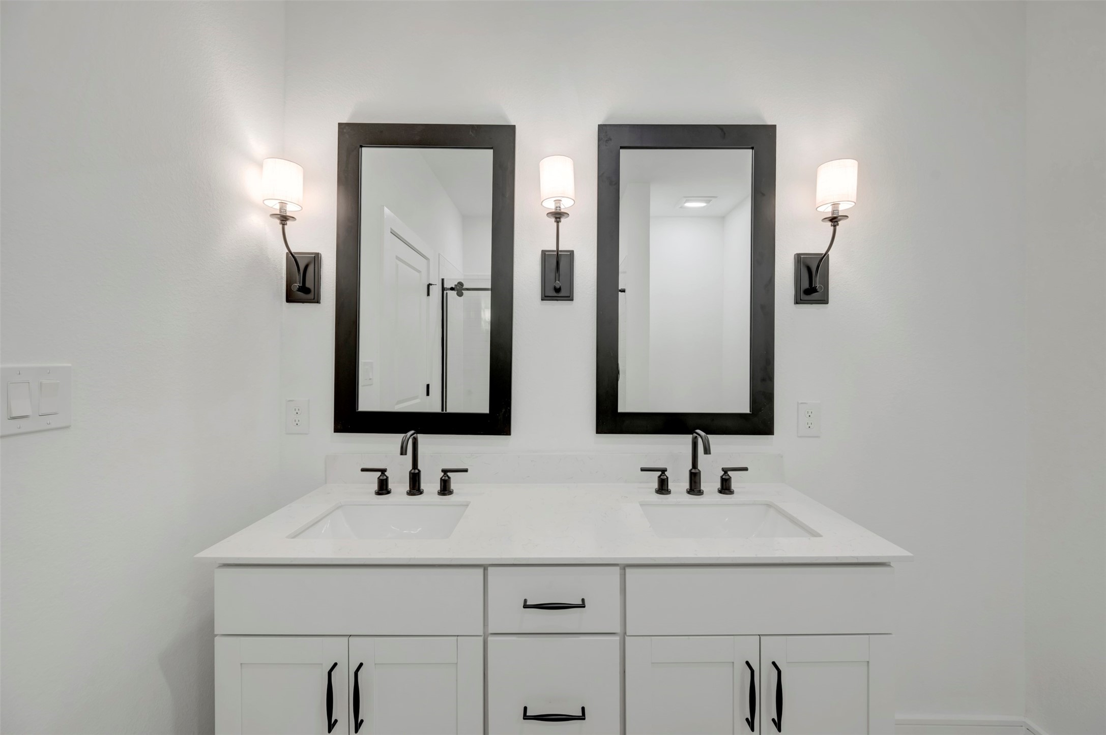 Double sinks in primary bath