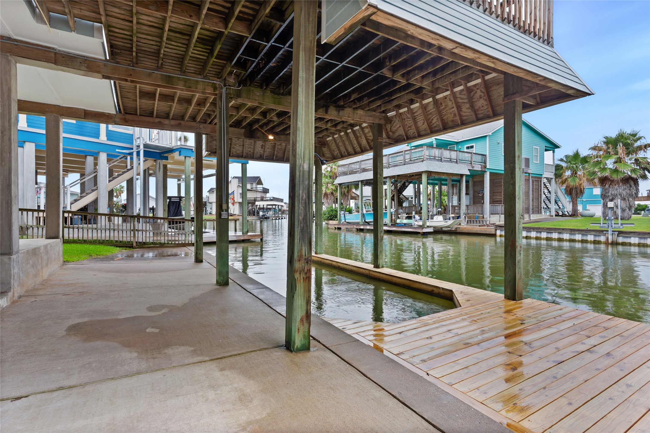 Covered patio with boat slip