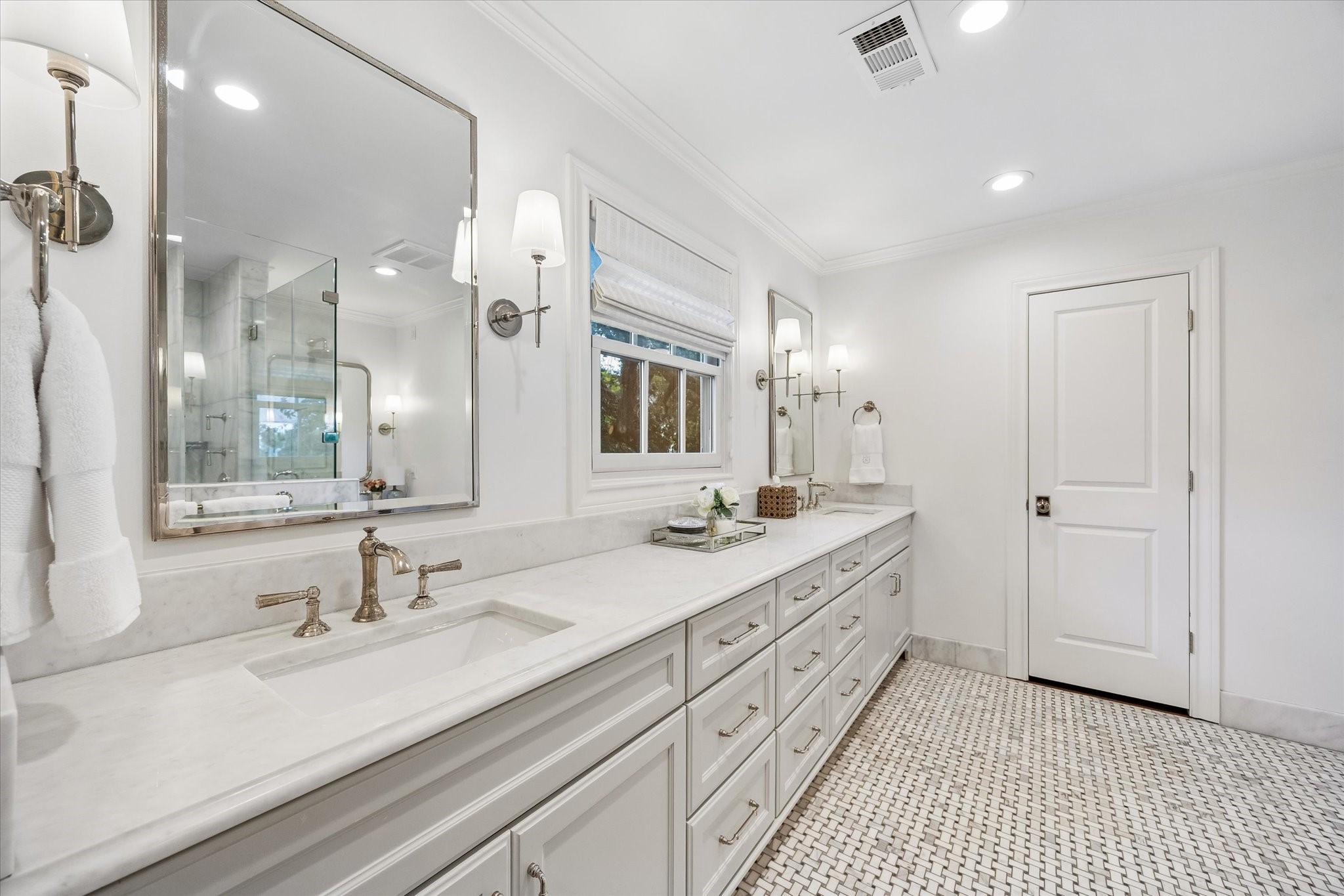 2419 Avalon Place, Houston, TX 77019