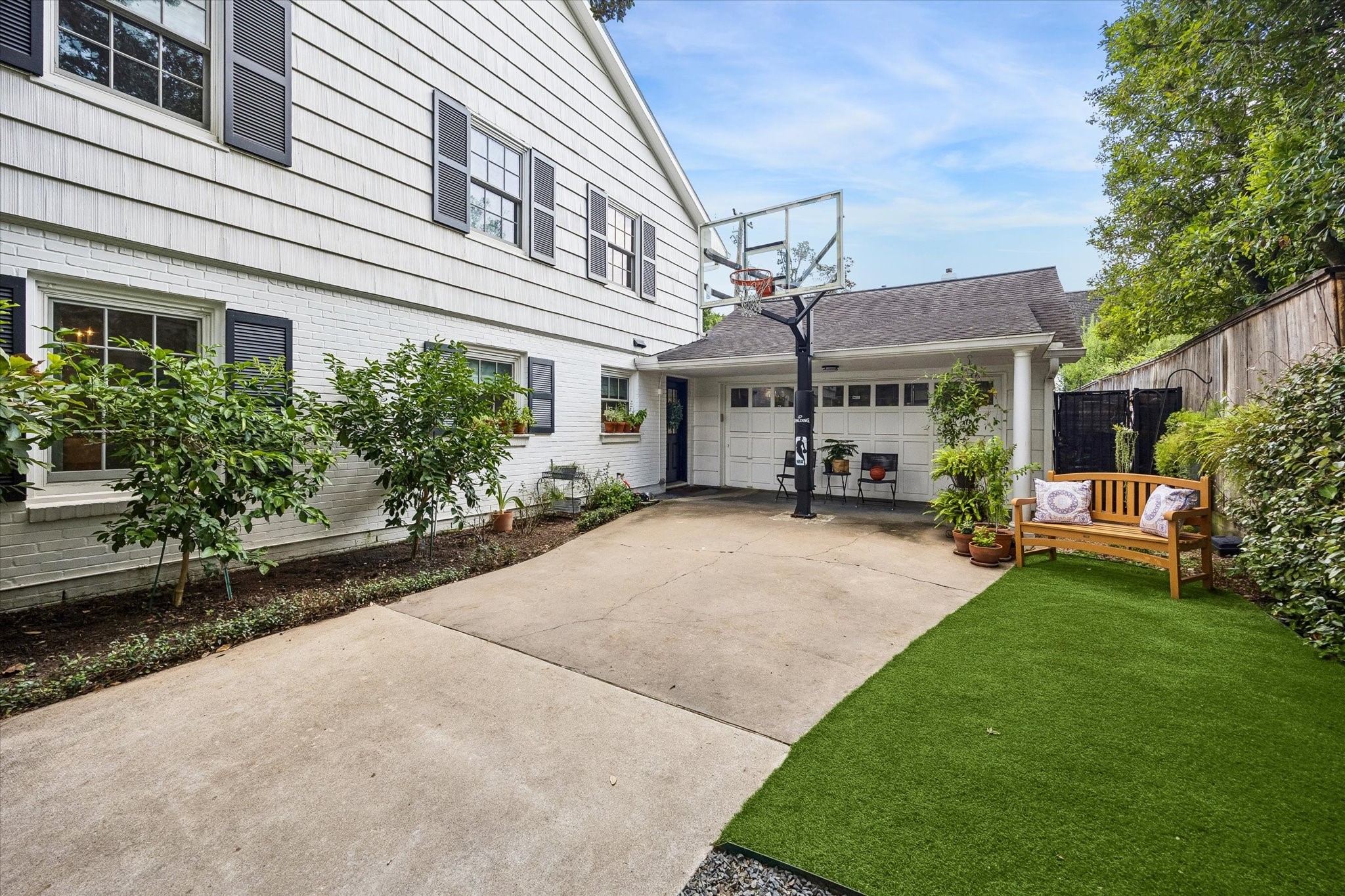 2419 Avalon Place, Houston, TX 77019 2419 Avalon Place, Houston, TX 77019