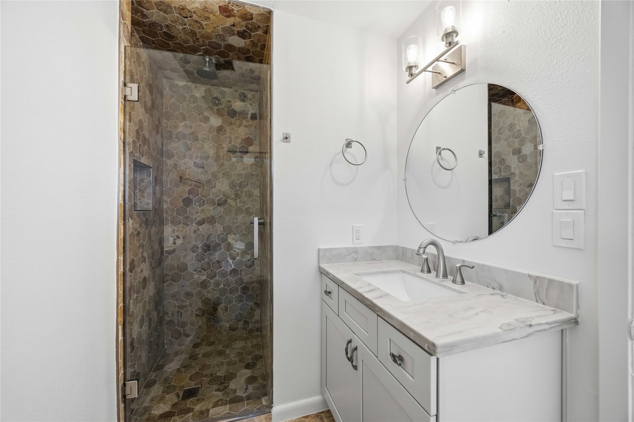8419 Bluegate Court, Houston, TX 77025