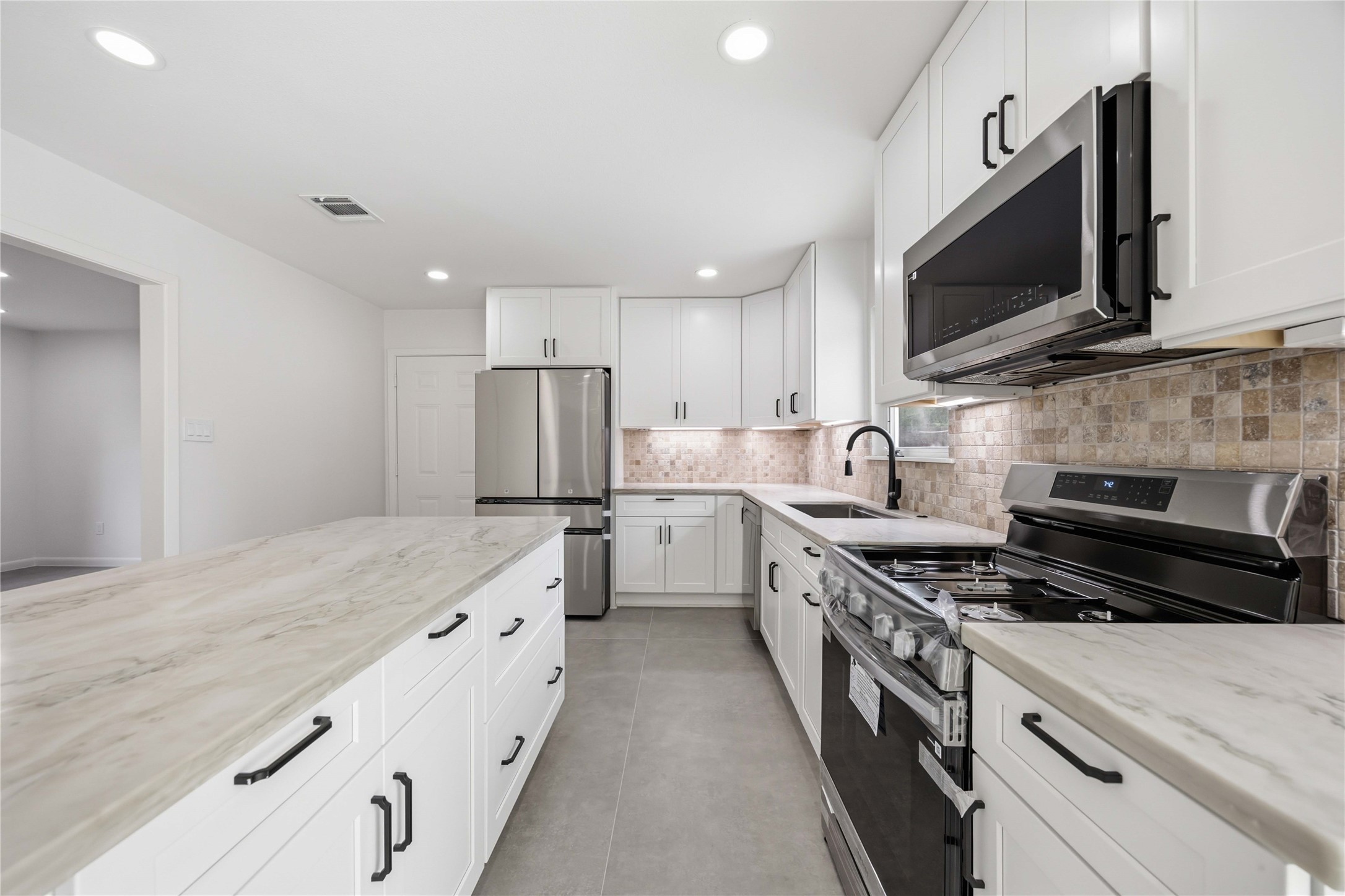 8419 Bluegate Court, Houston, TX 77025