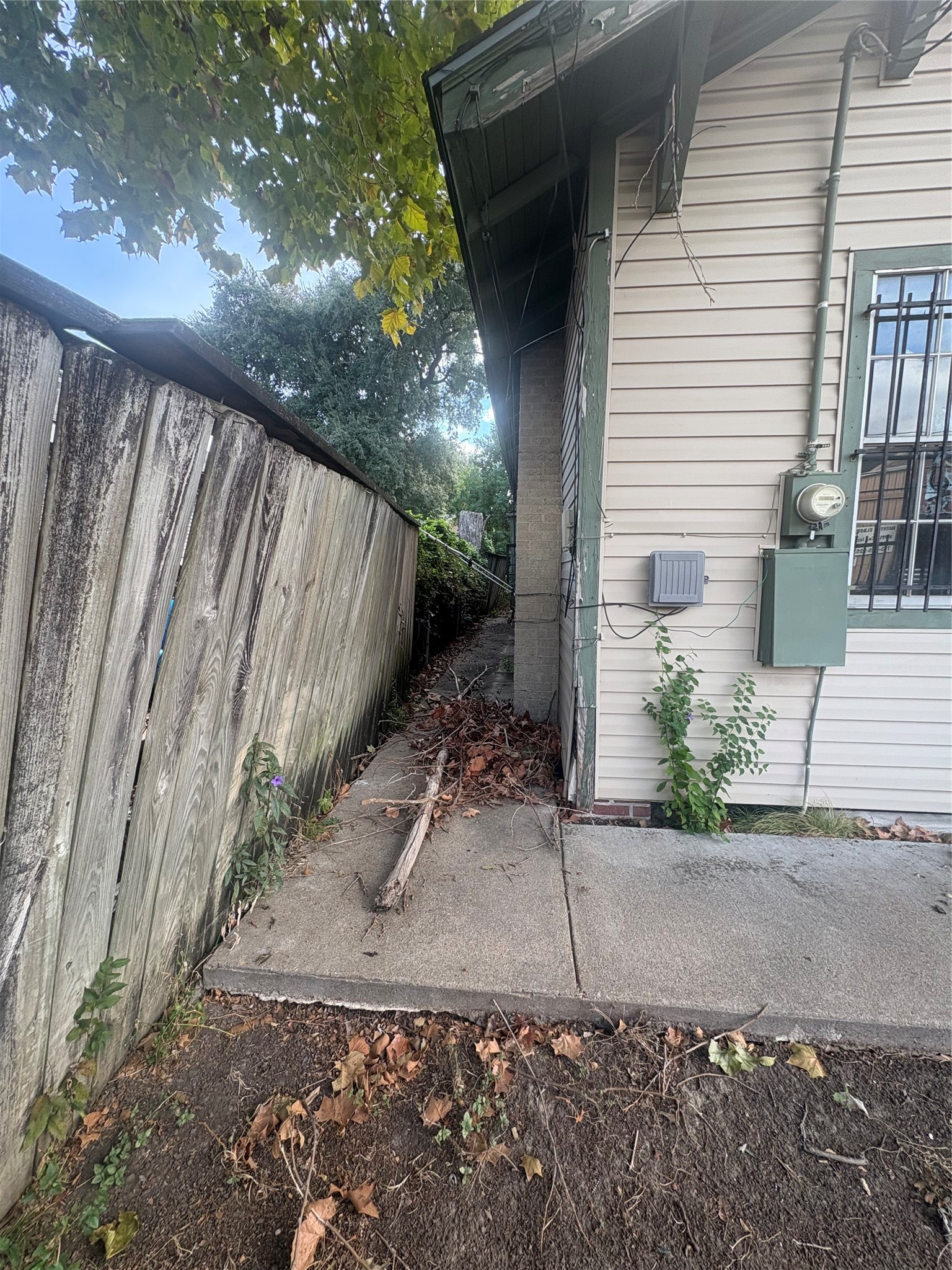 1709 Hussion Street, Houston, TX 77003 1709 Hussion Street, Houston, TX 77003