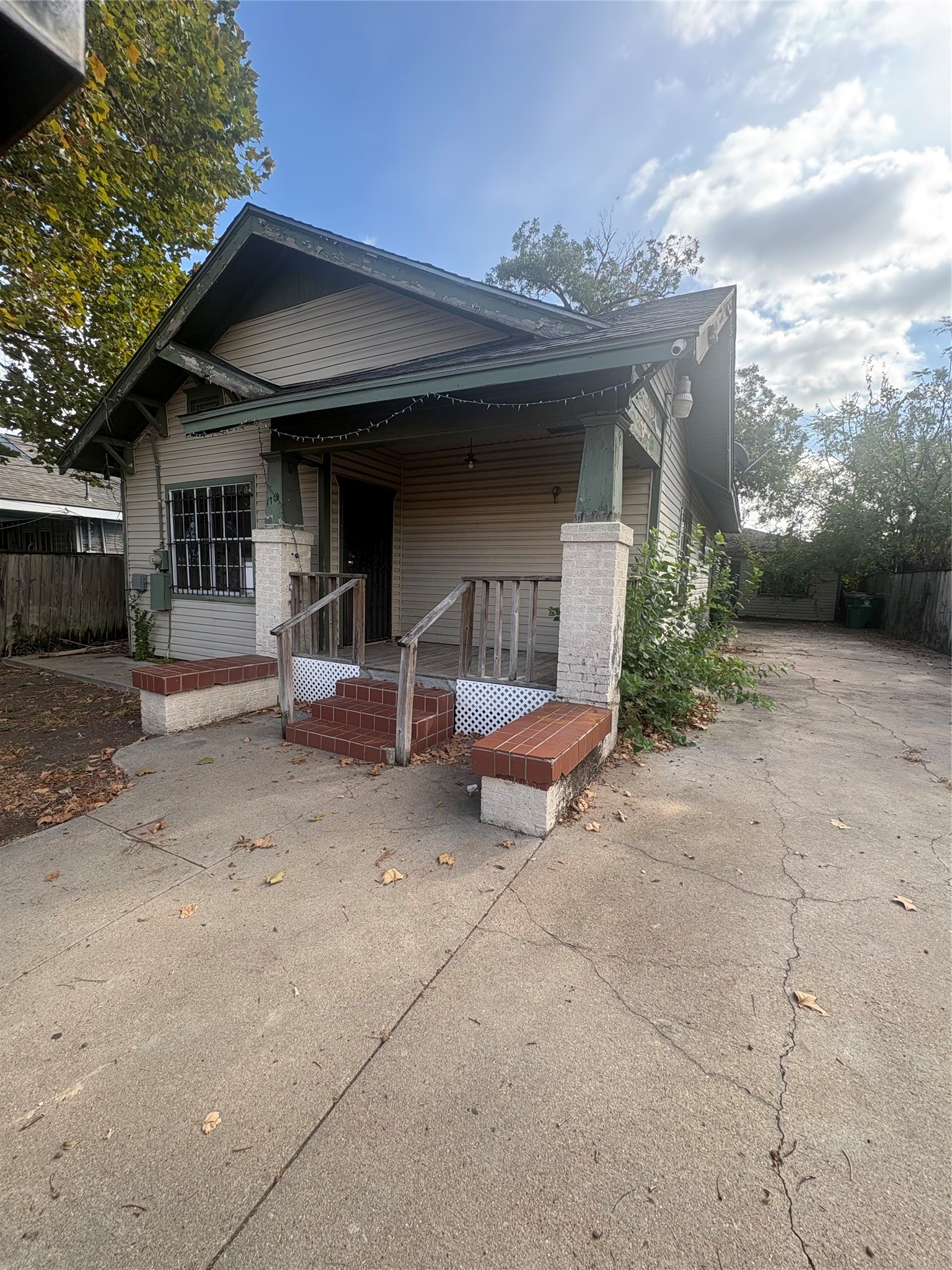 1709 Hussion Street, Houston, TX 77003