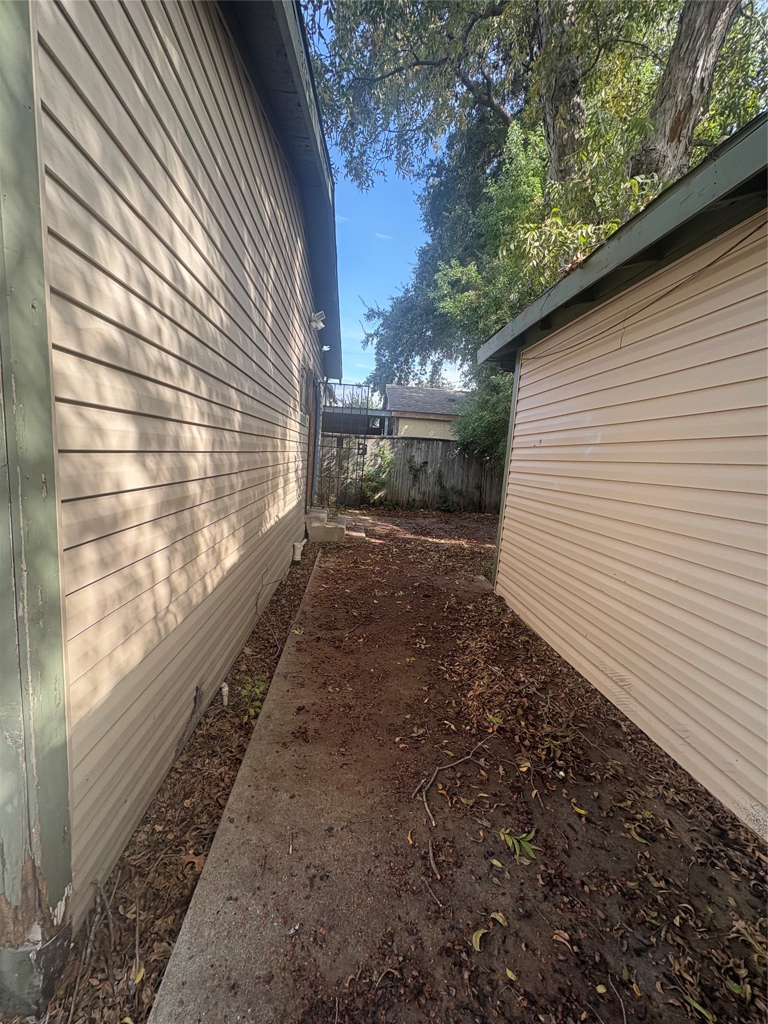 1709 Hussion Street, Houston, TX 77003 1709 Hussion Street, Houston, TX 77003