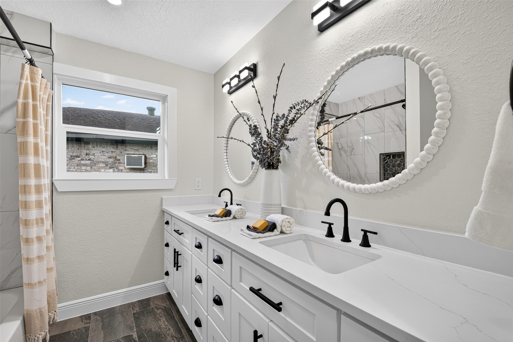 903 Chetwood Circle, League City, TX 77573