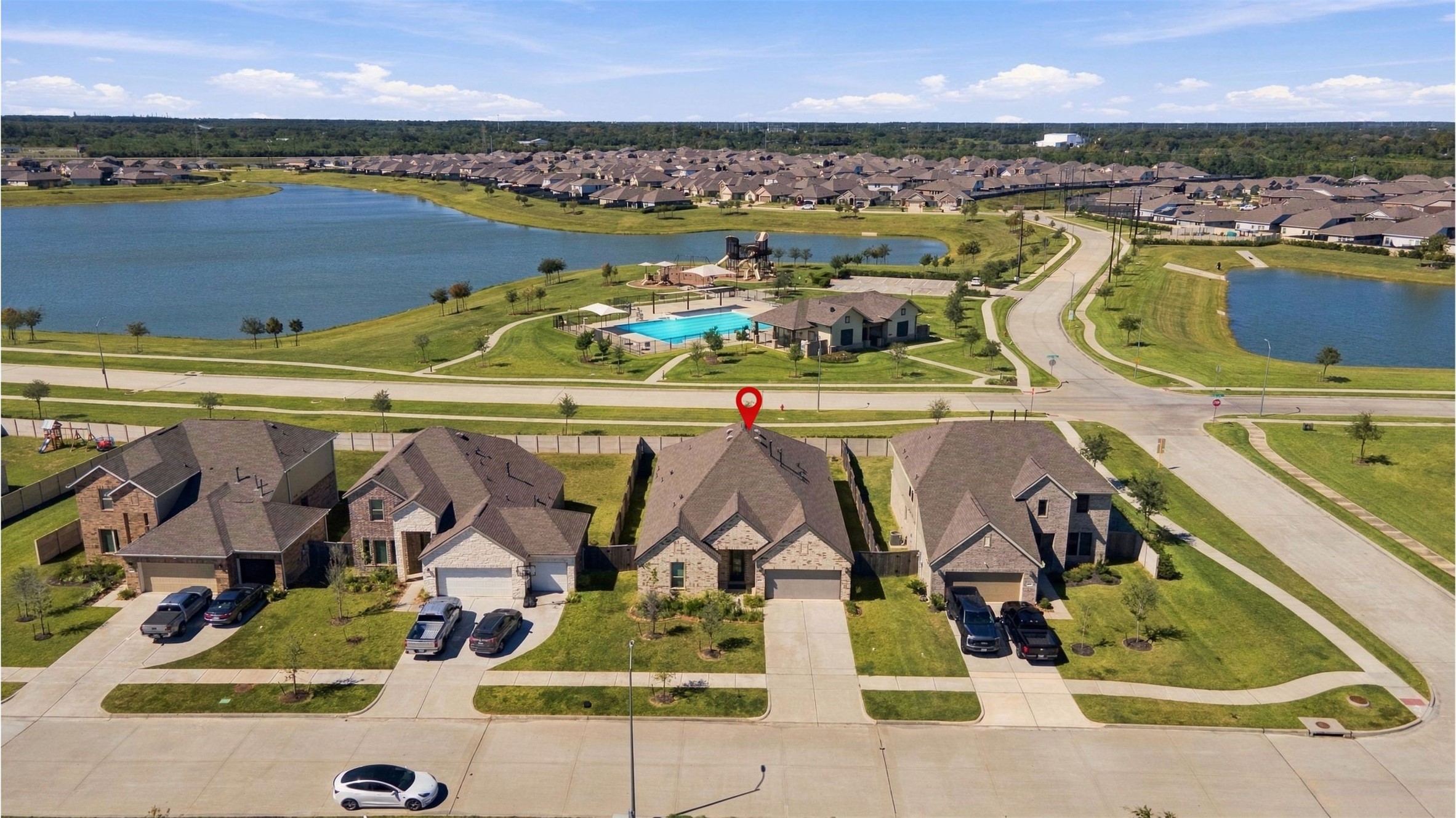 Clubhouse / HOA amenities right behind your home