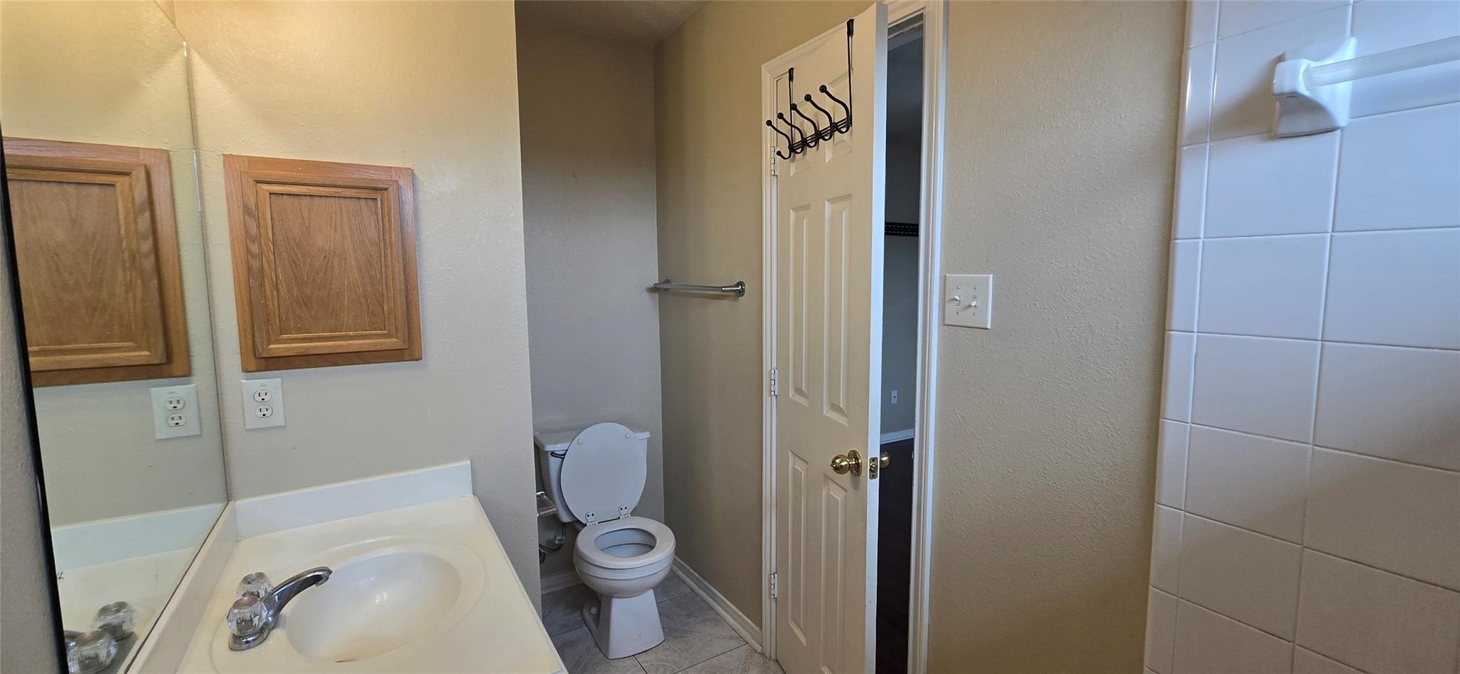 Primary Restroom has combo tub/shower.