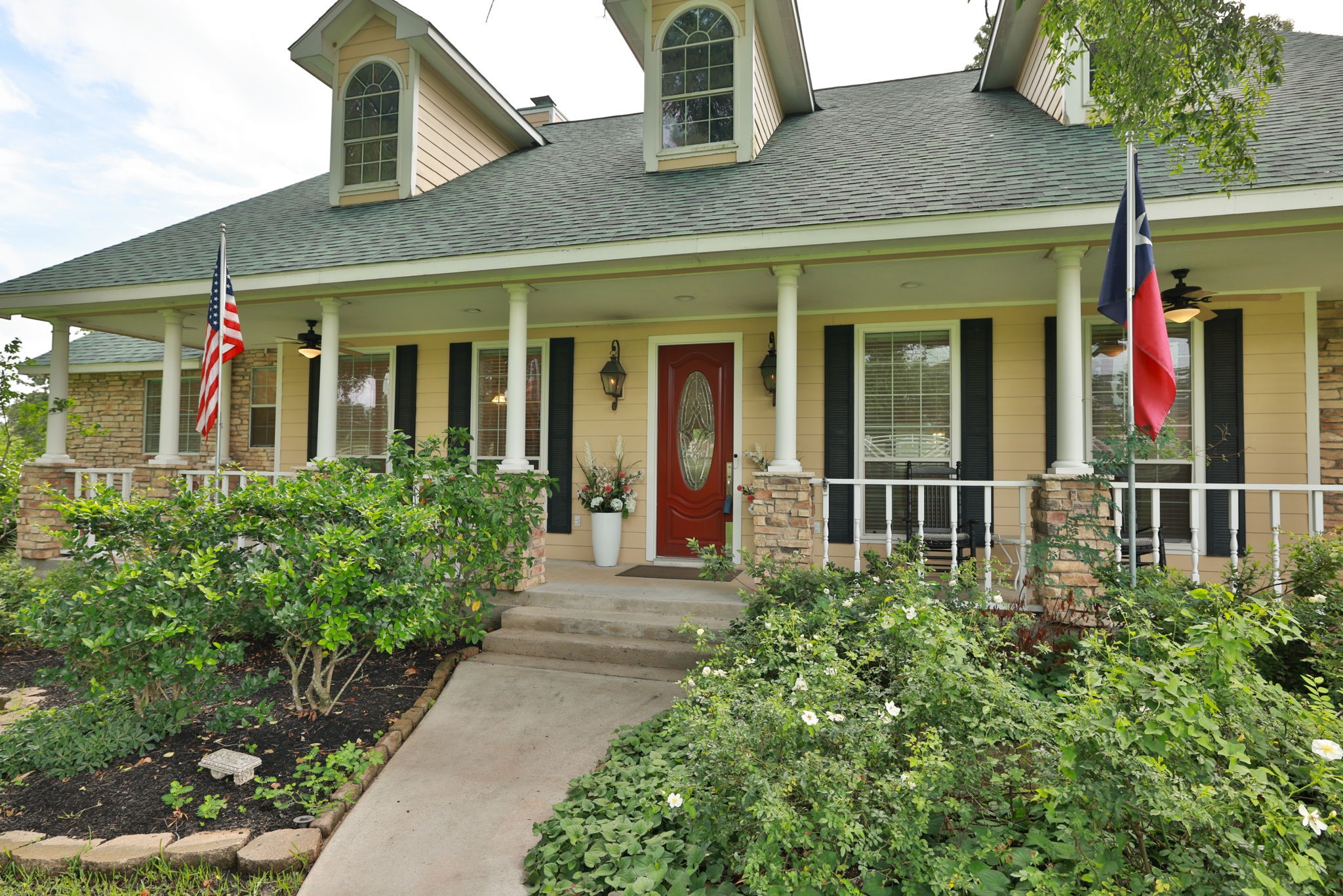 Discover your dream home at 34310 High Pointan inviting haven perfect for you and your guests. Discover your dream home at 34310 High Pointan inviting haven perfect for you and your guests.