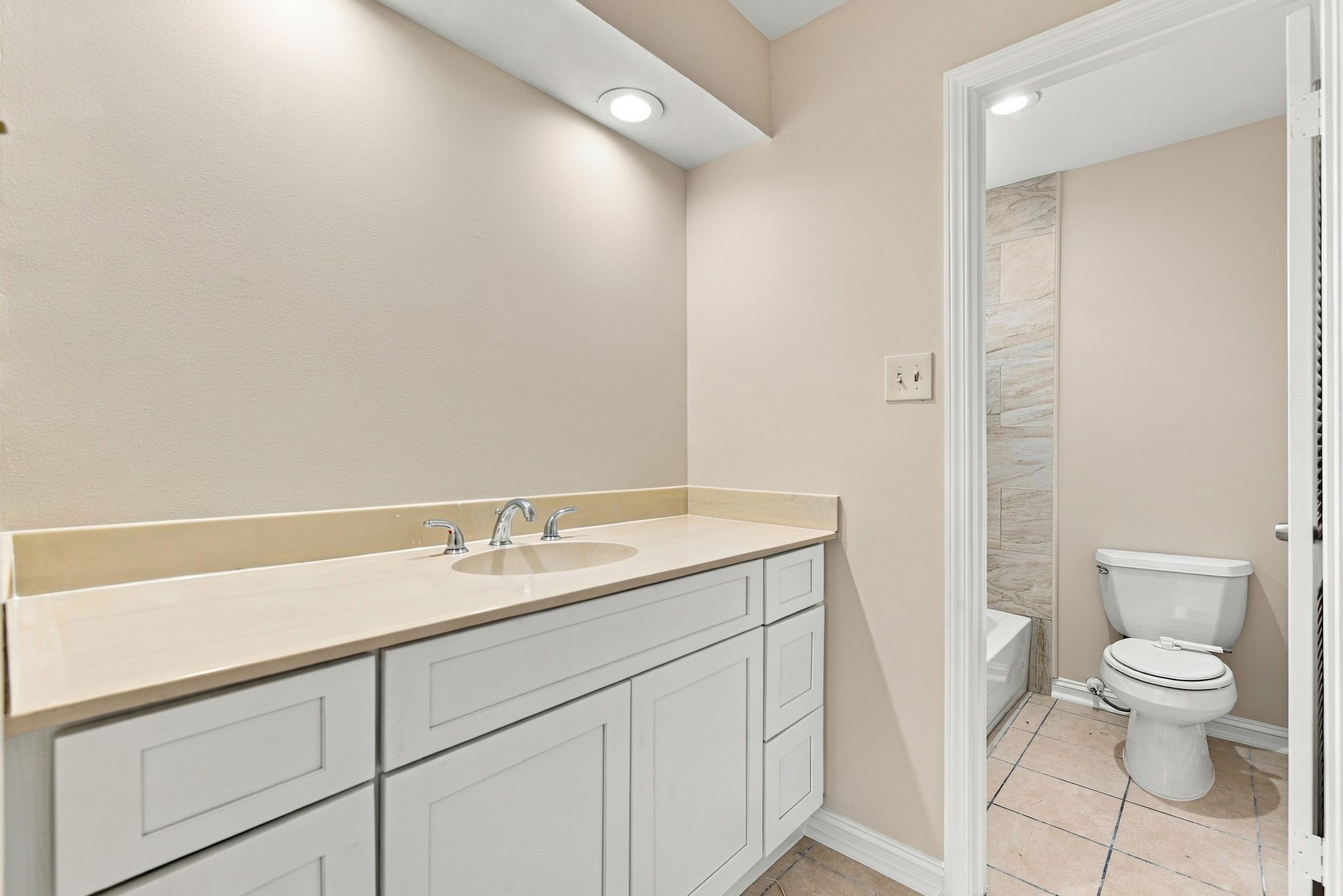 166 Old Bridge Lake, Houston, TX 77069