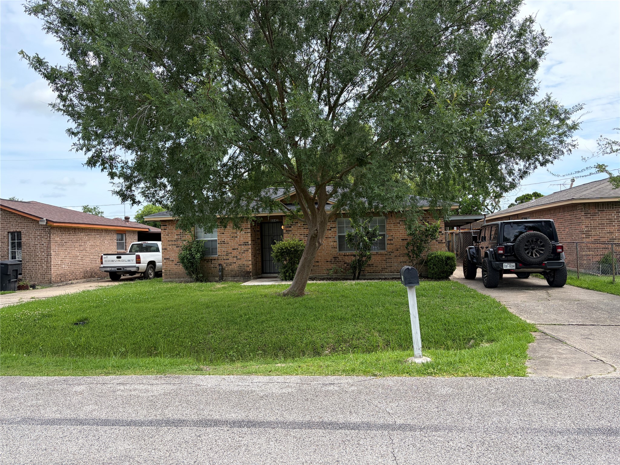 8842 Barton Street, Houston, TX 77075 8842 Barton Street, Houston, TX 77075