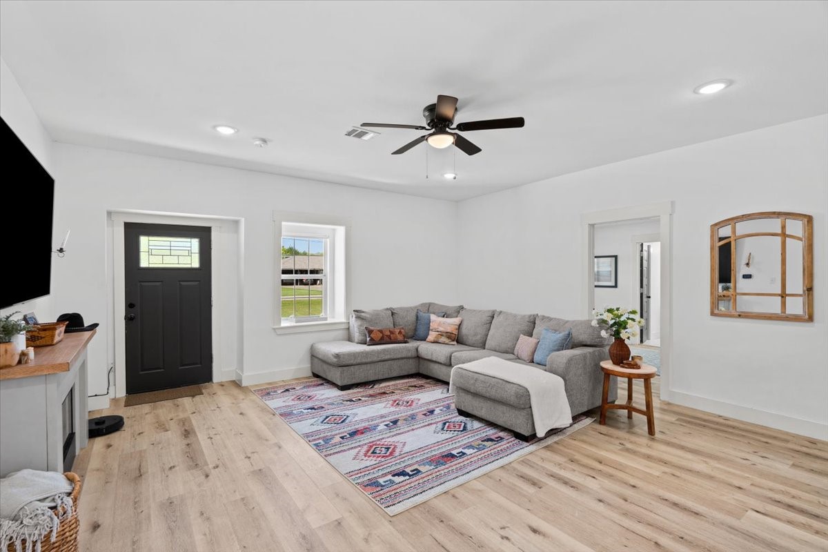 13509 S Bellaire Street, Santa Fe, TX 77510
