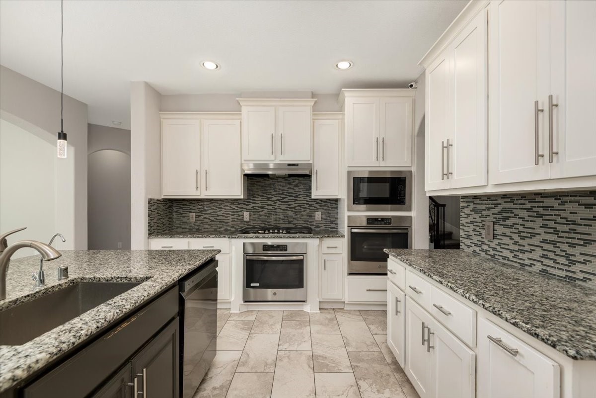 32019 Casa Linda Drive, Hockley, TX 77447