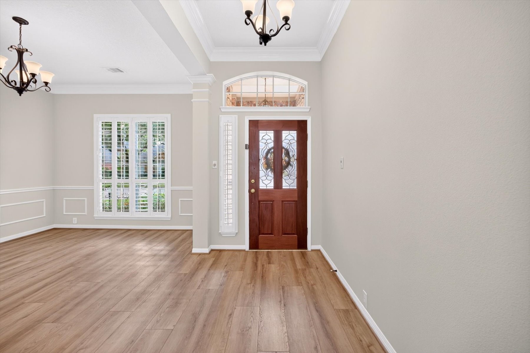 New luxury vinyl plank flooring throughout the home! New luxury vinyl plank flooring throughout the home!