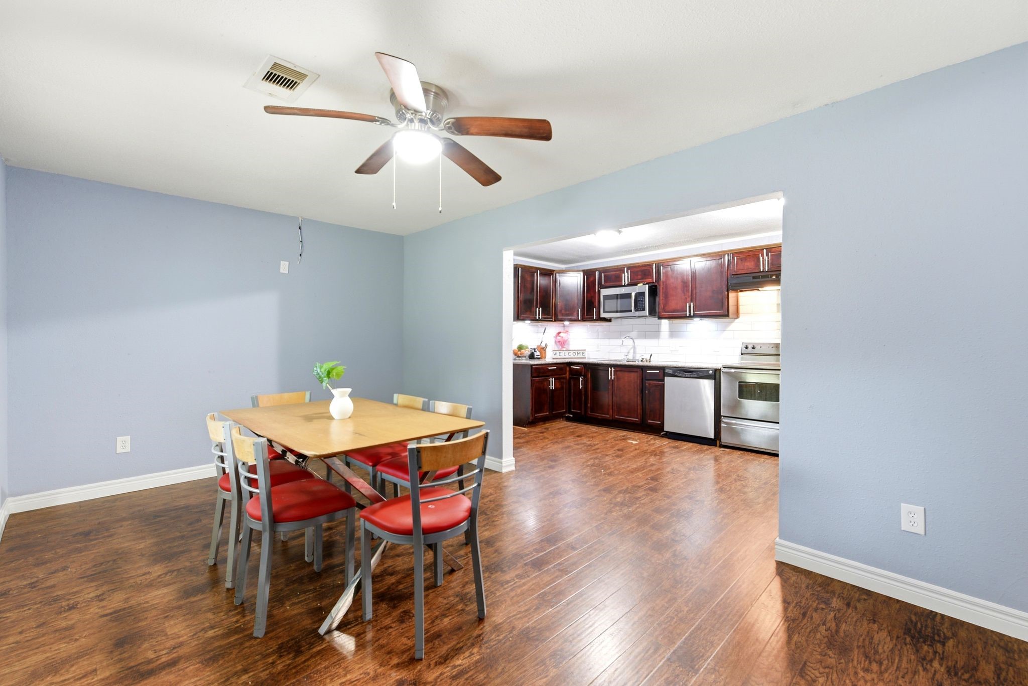 3910 DICKINSON Avenue, Dickinson, TX 77539