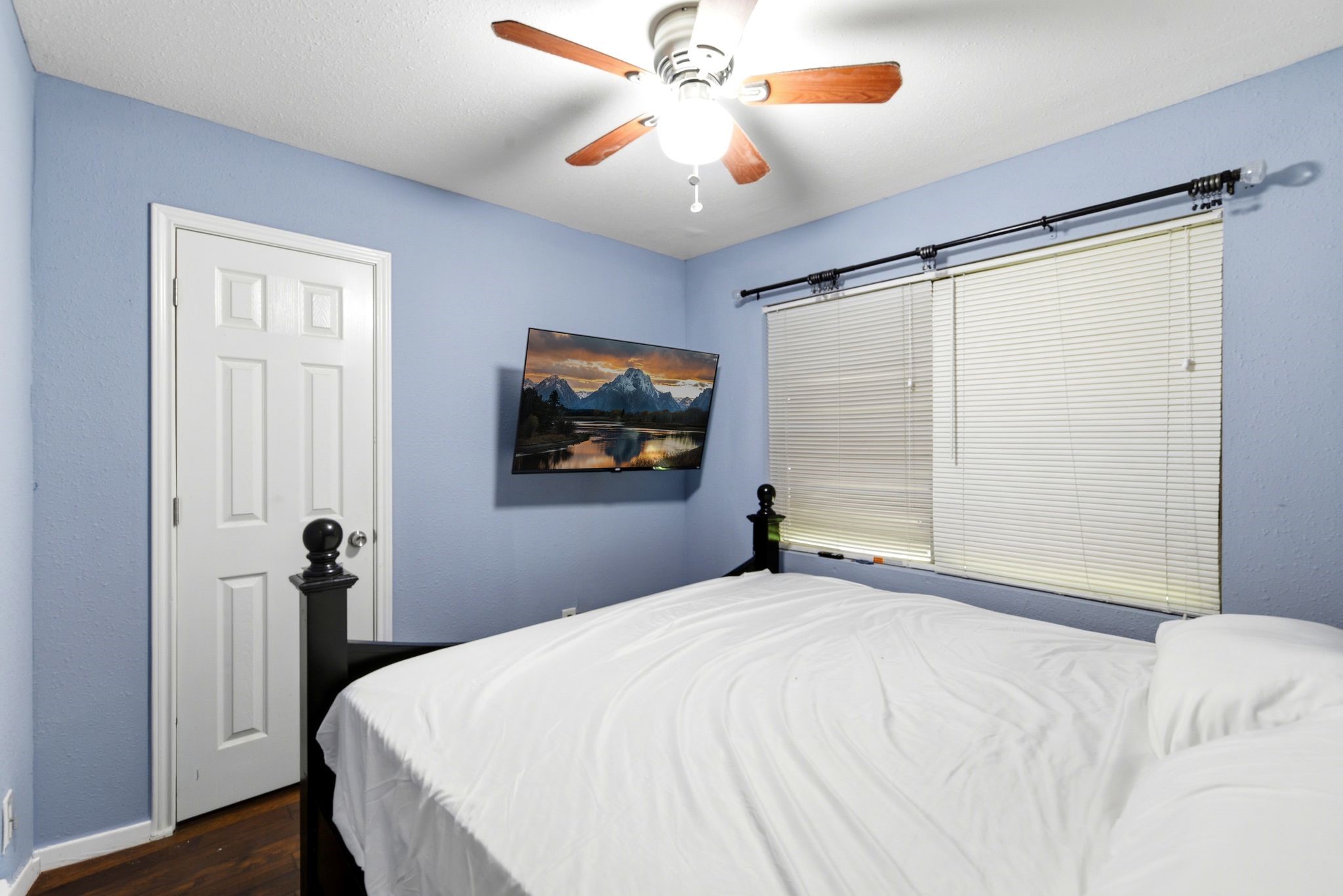 3910 DICKINSON Avenue, Dickinson, TX 77539