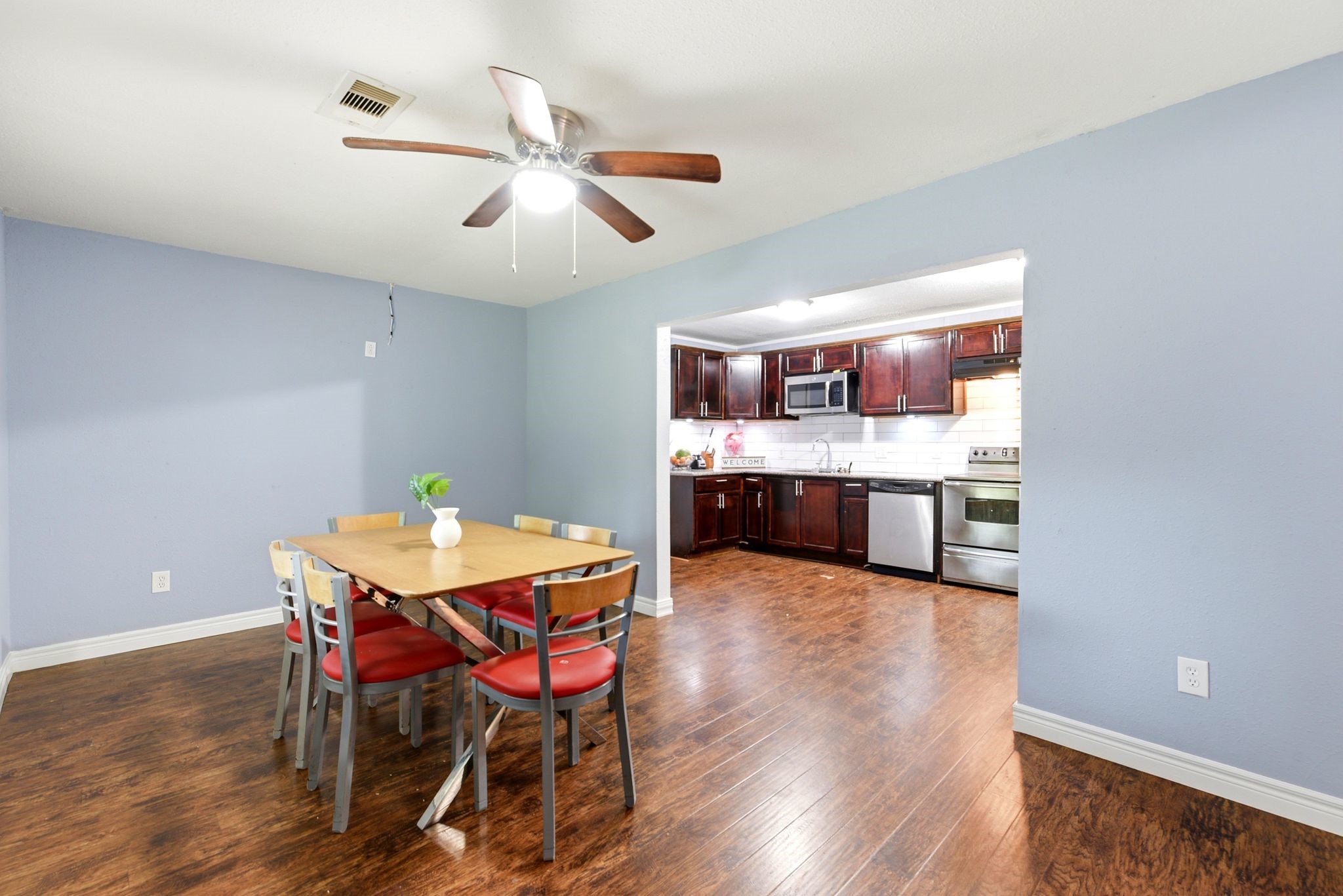 3910 DICKINSON Avenue, Dickinson, TX 77539