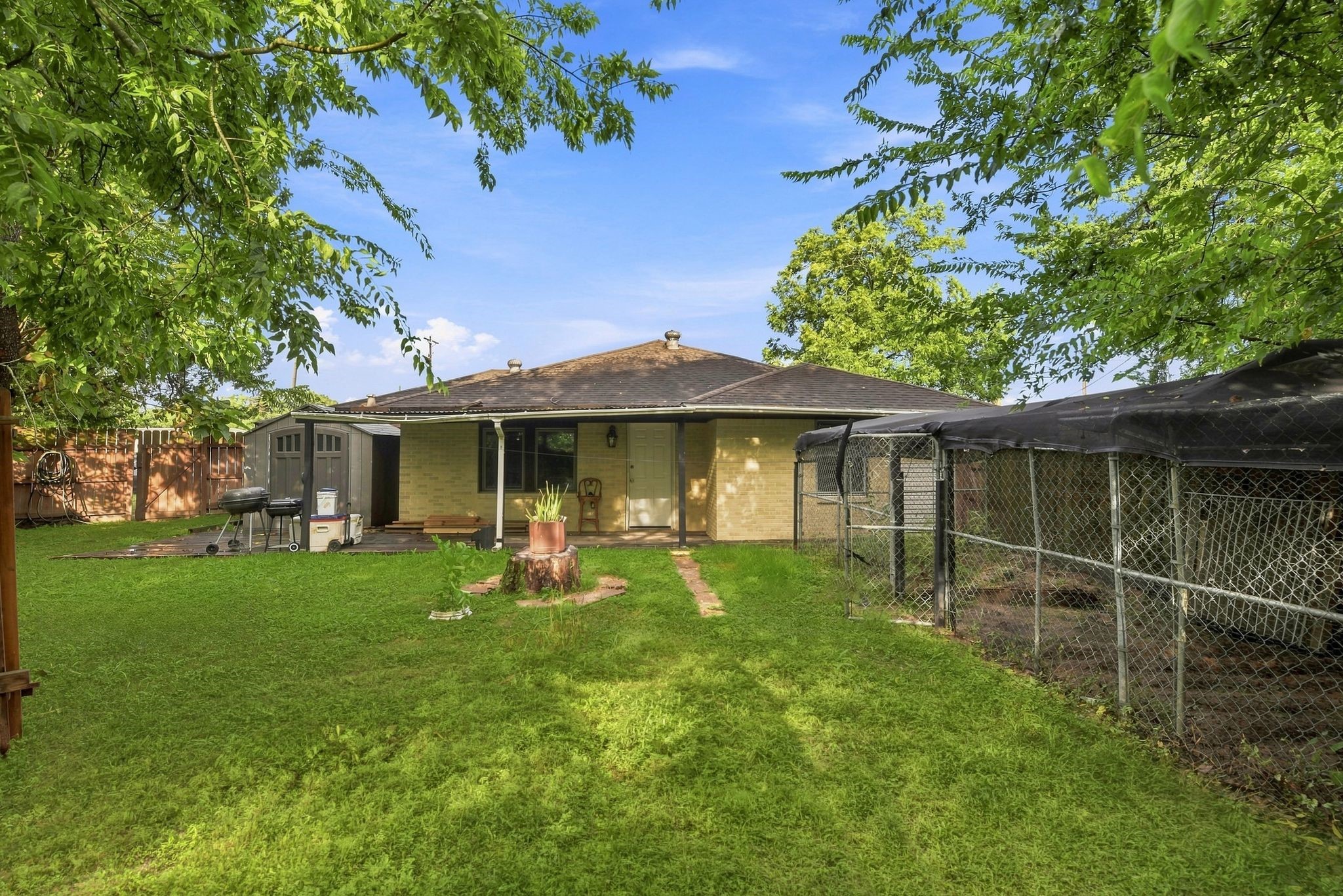 3910 DICKINSON Avenue, Dickinson, TX 77539