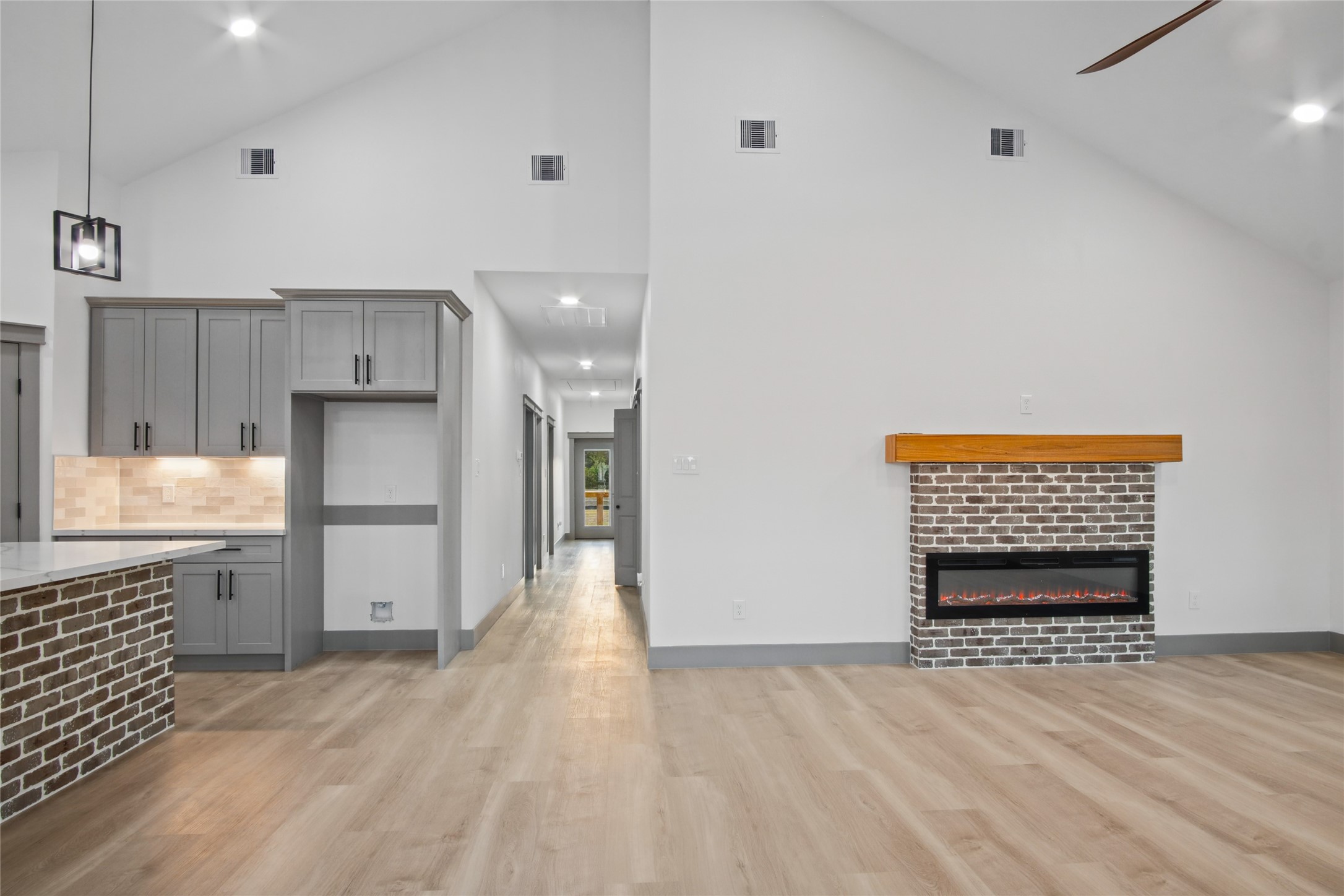 406 West Drive, Kemah, TX 77565 406 West Drive, Kemah, TX 77565