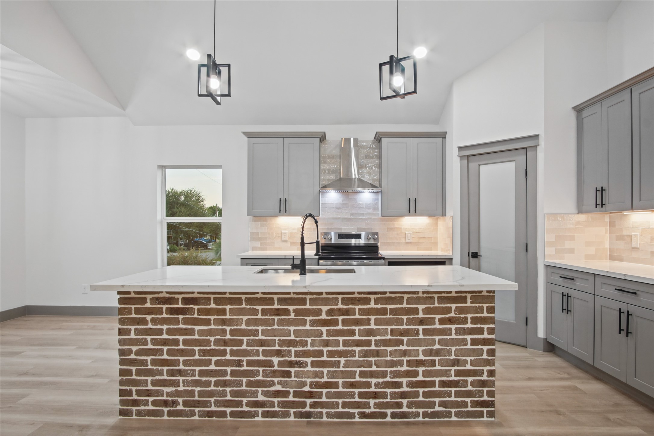 406 West Drive, Kemah, TX 77565 406 West Drive, Kemah, TX 77565