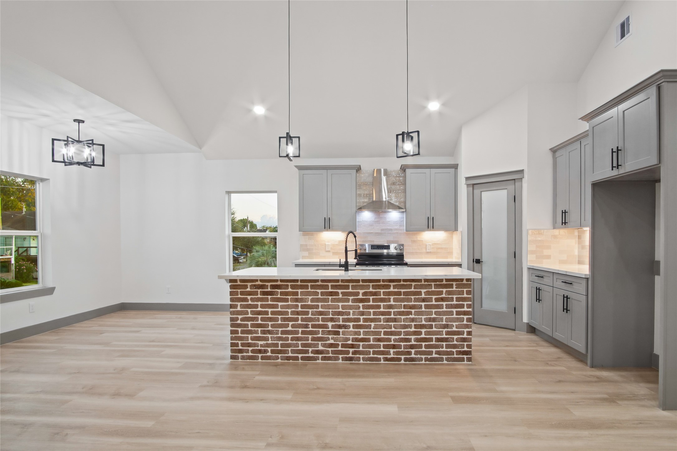 406 West Drive, Kemah, TX 77565 406 West Drive, Kemah, TX 77565