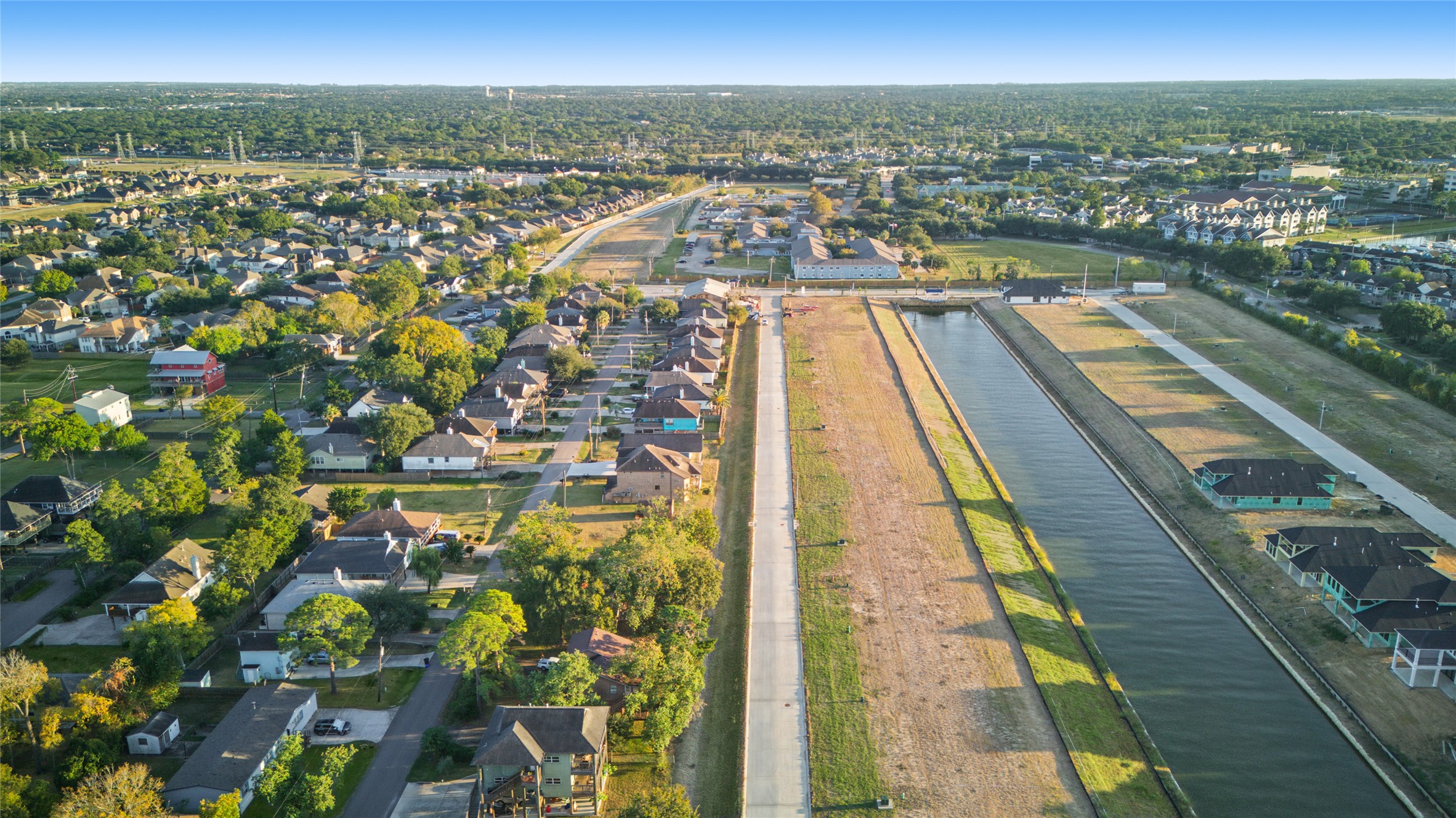 406 West Drive, Kemah, TX 77565