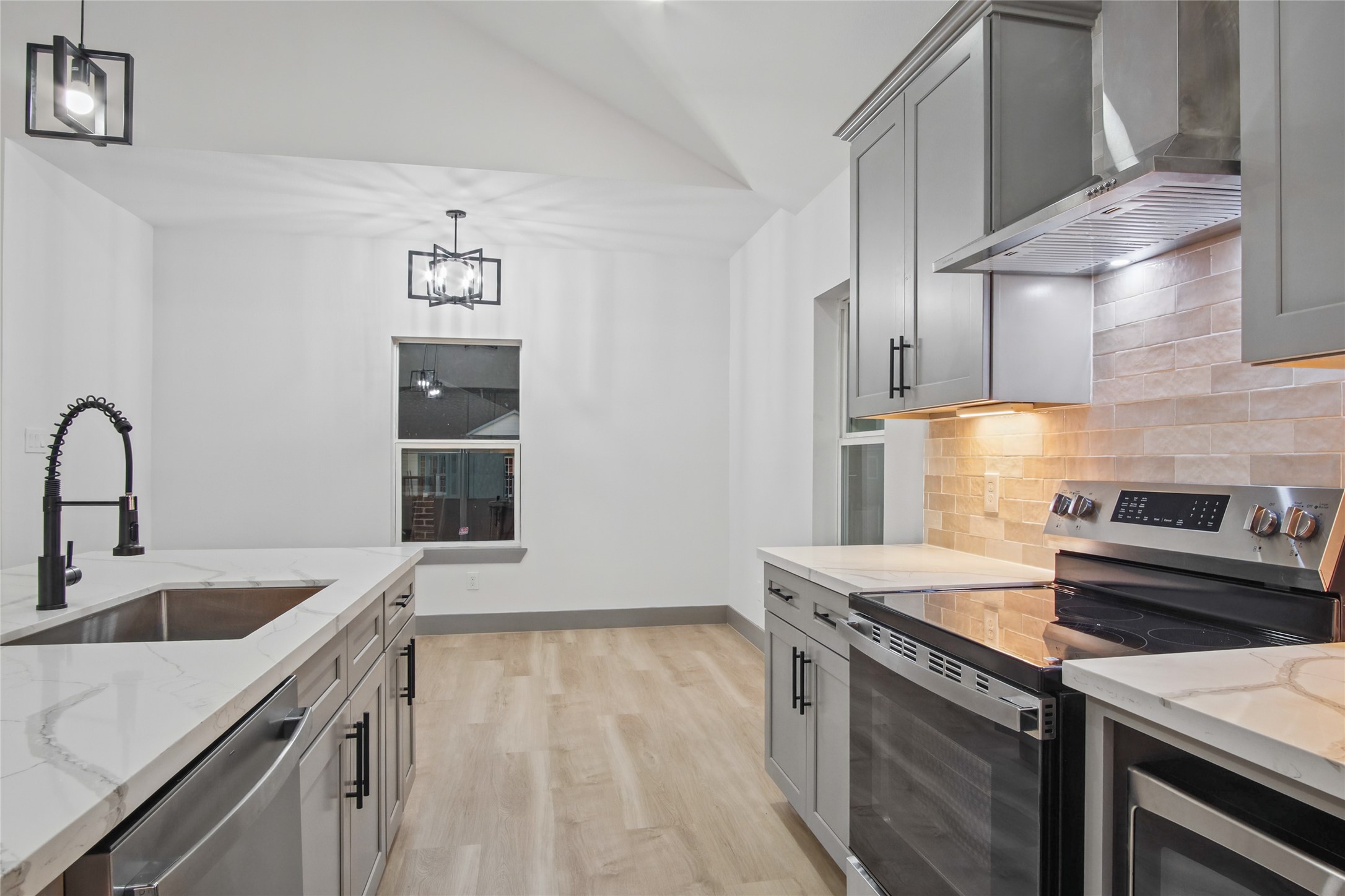 406 West Drive, Kemah, TX 77565