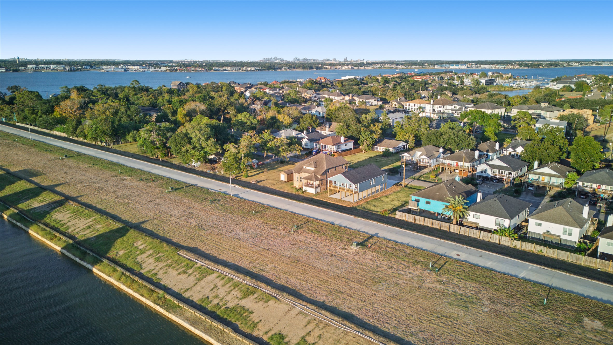 406 West Drive, Kemah, TX 77565