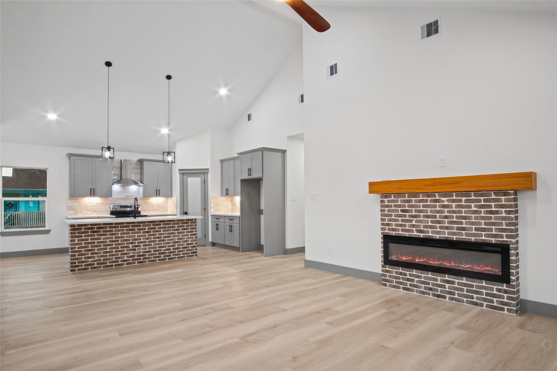 406 West Drive, Kemah, TX 77565 406 West Drive, Kemah, TX 77565