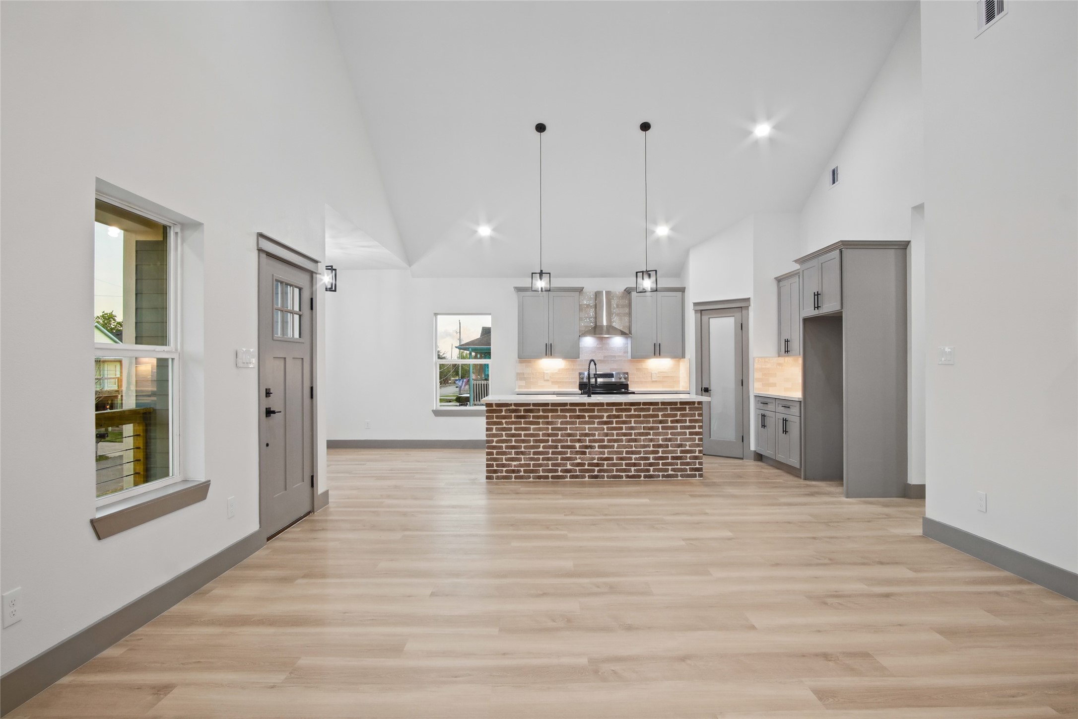 406 West Drive, Kemah, TX 77565