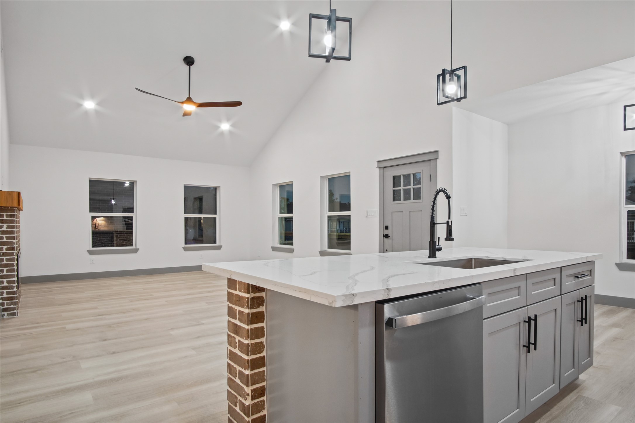 406 West Drive, Kemah, TX 77565